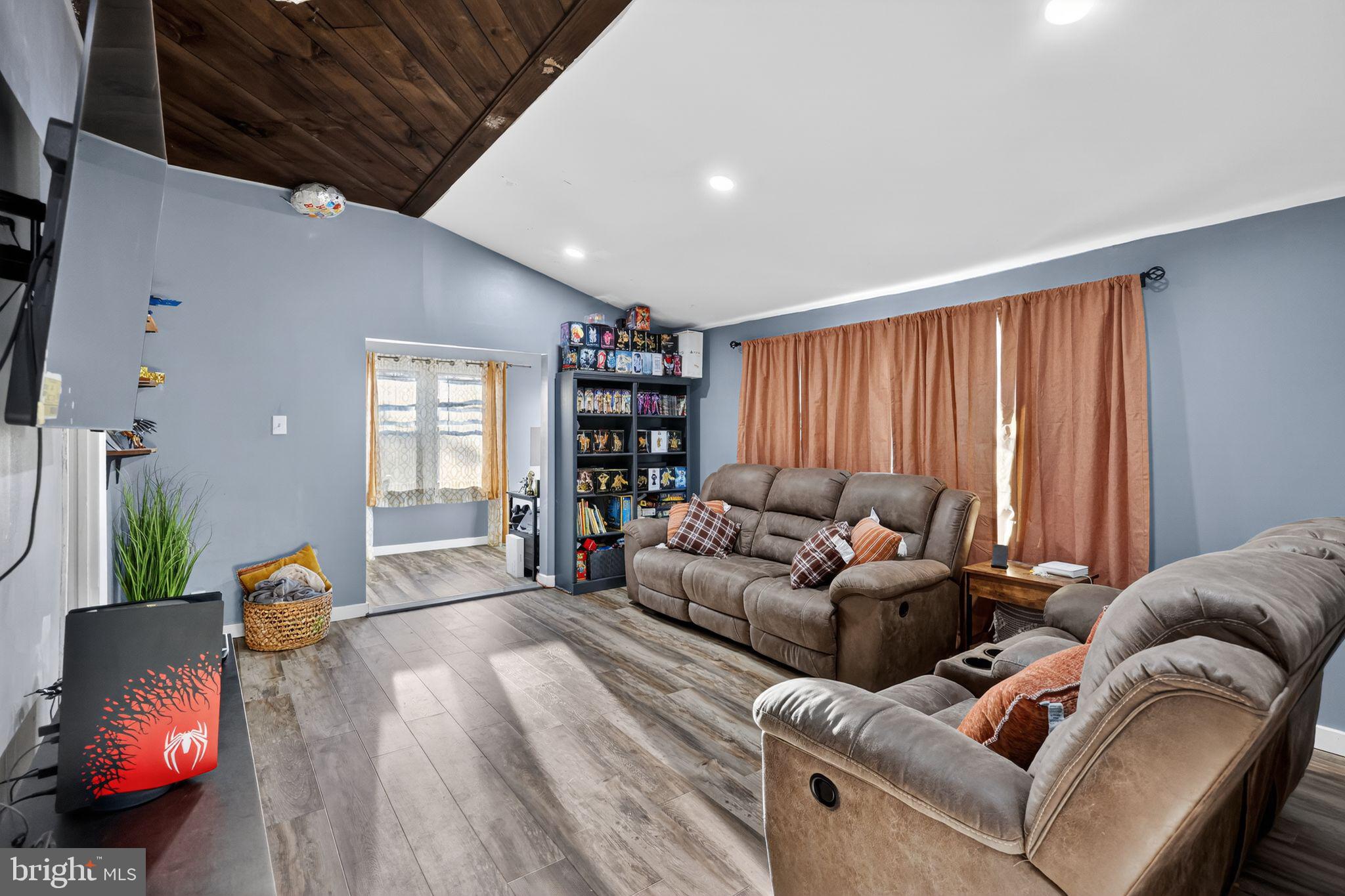 NORTH HILLS - Residential