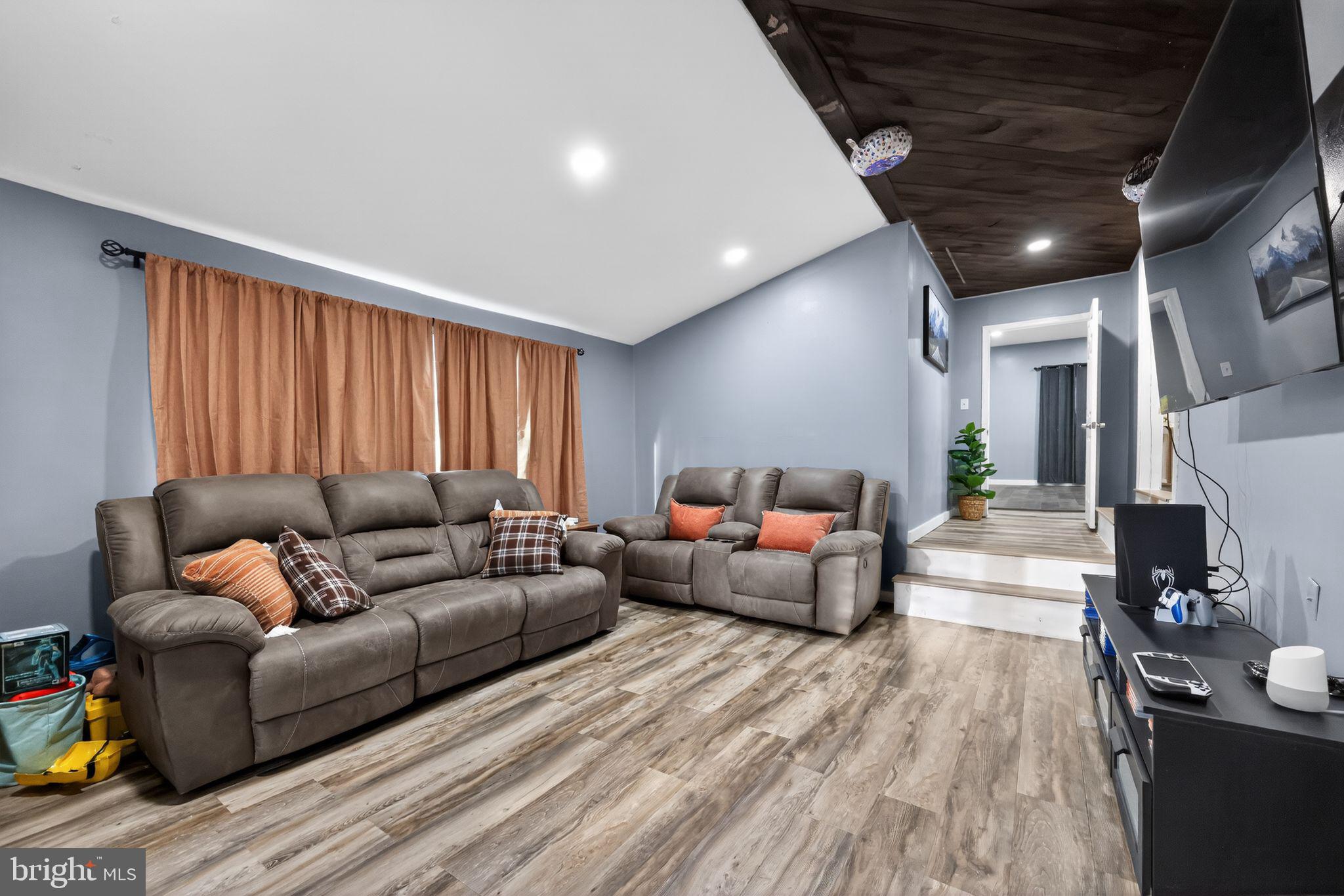 NORTH HILLS - Residential