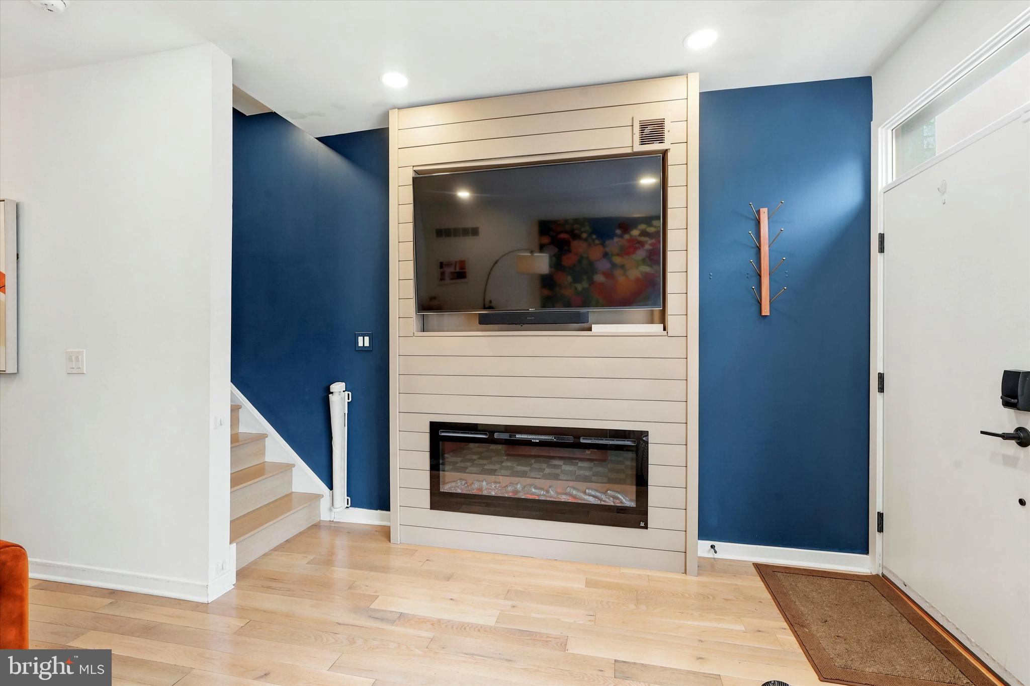 2304 CHRISTIAN STREET