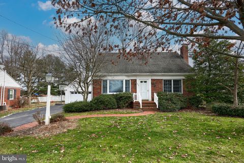 Photo of 485 Redwood Drive, Lancaster, PA 17603 (MLS # PALA2046808)