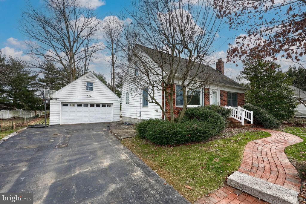 Photo of 485 Redwood Drive, Lancaster, PA 17603 (MLS # PALA2046808)