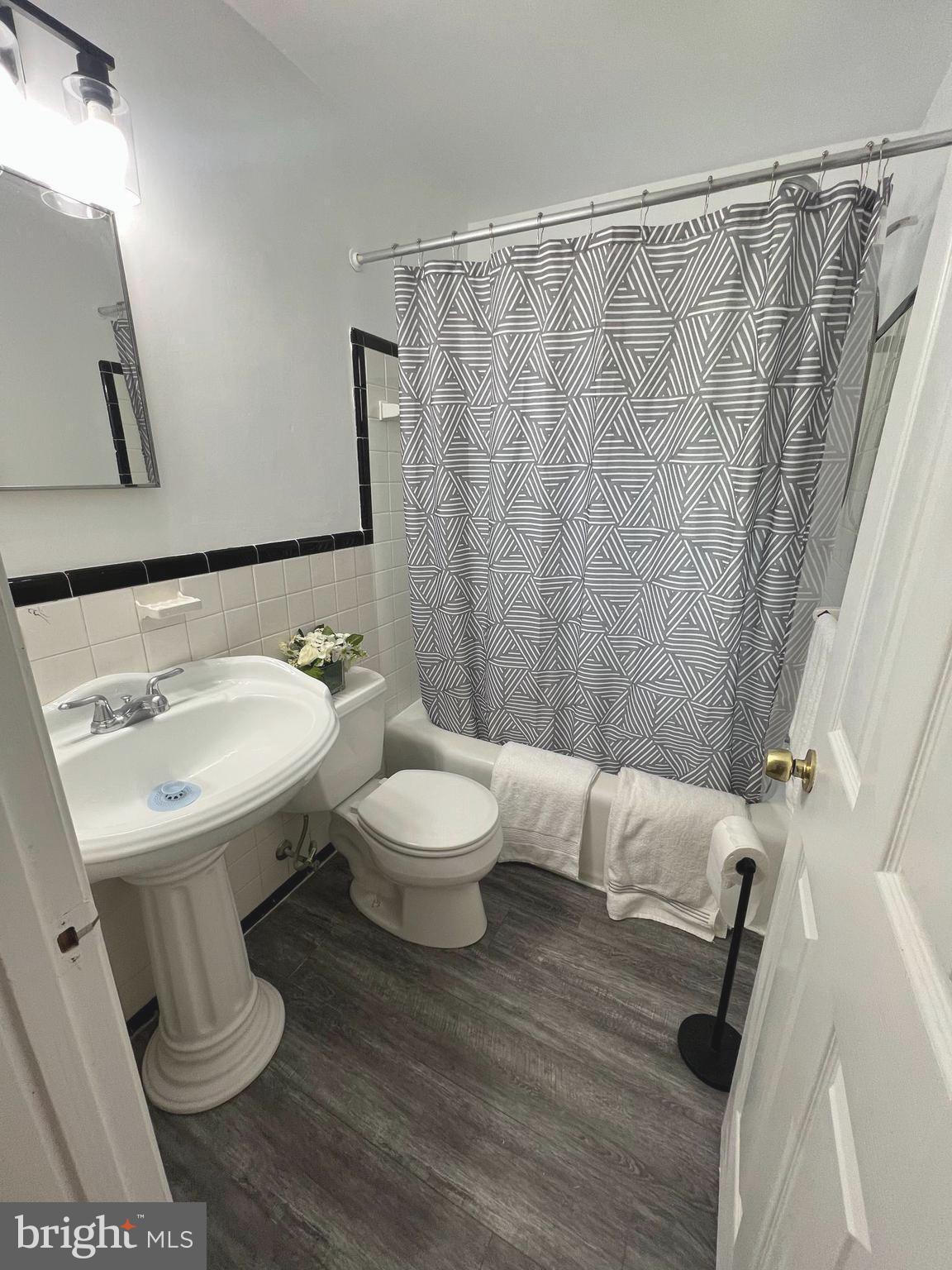 CONNECTICUT AVENUE ESTATES - Residential Lease