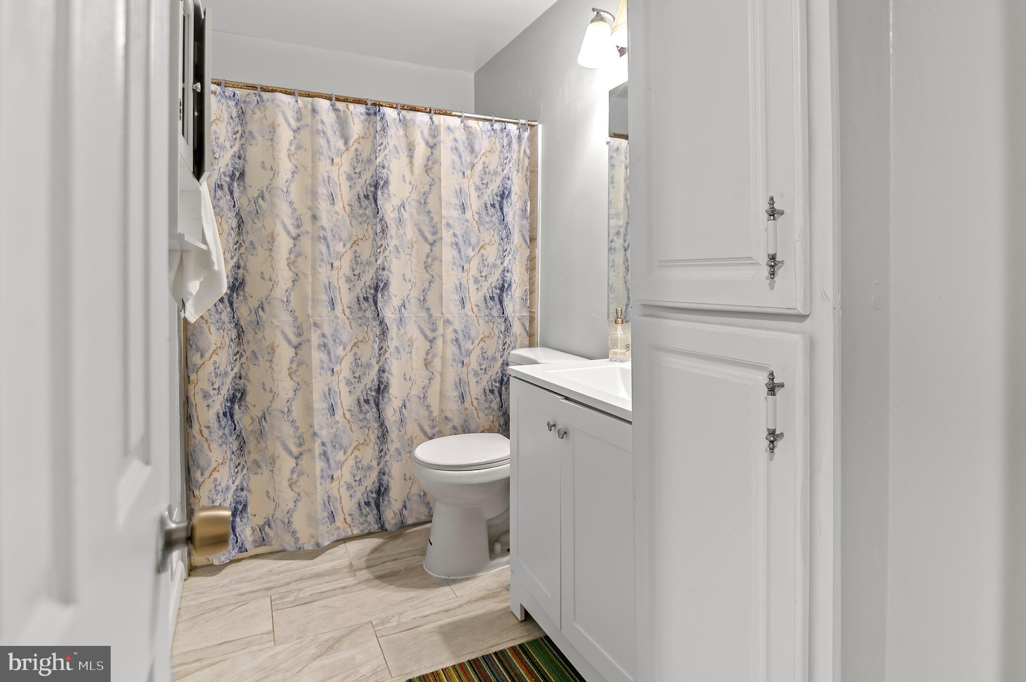 VILLAGE GATE - Residential