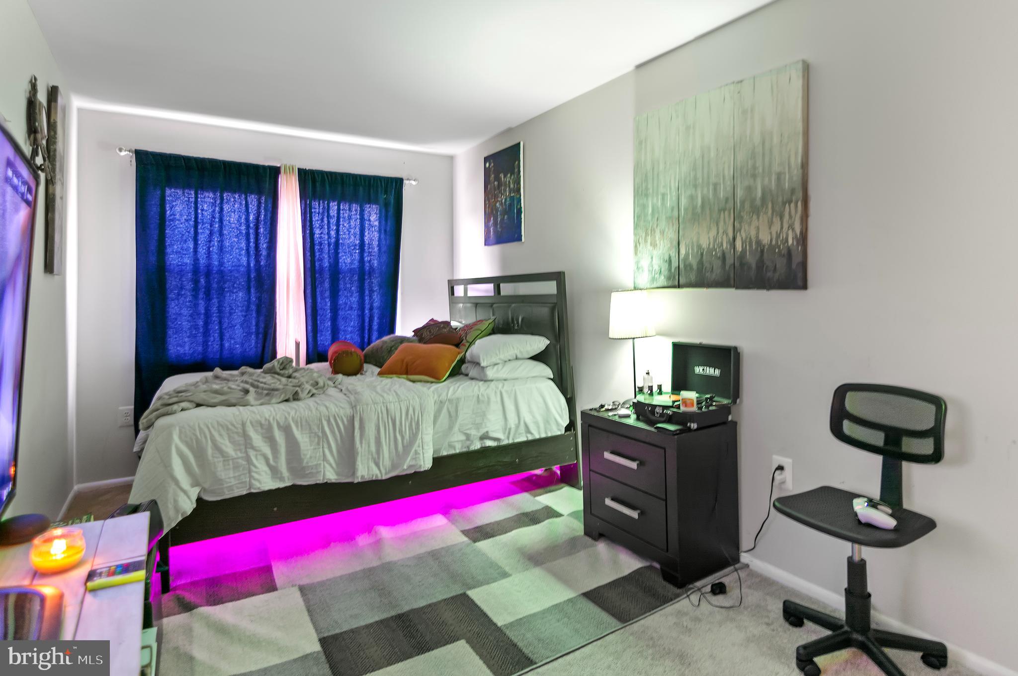 VILLAGE GATE - Residential