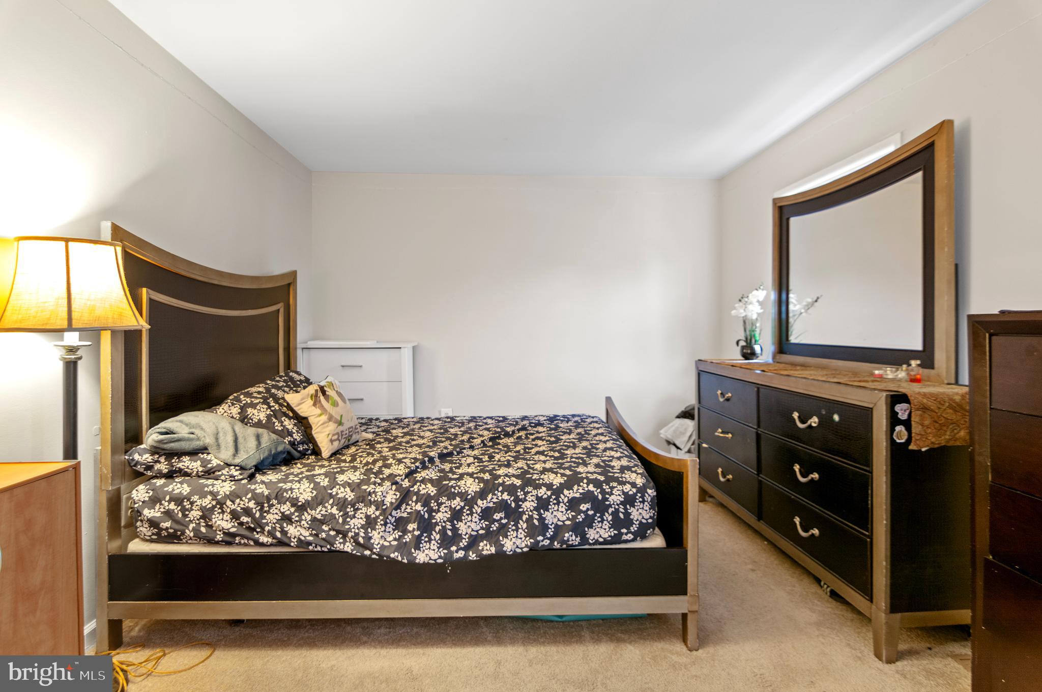 VILLAGE GATE - Residential