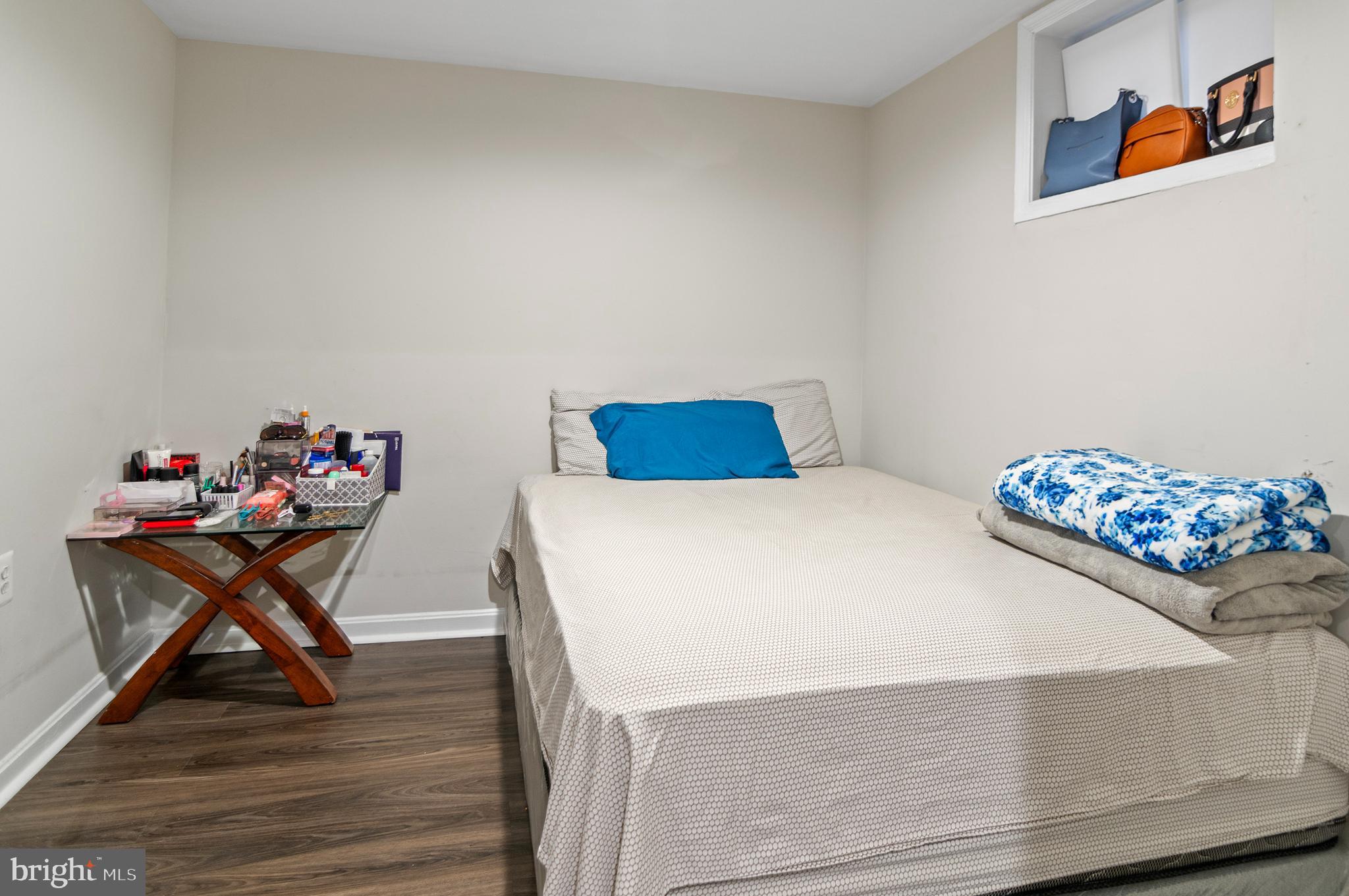 VILLAGE GATE - Residential