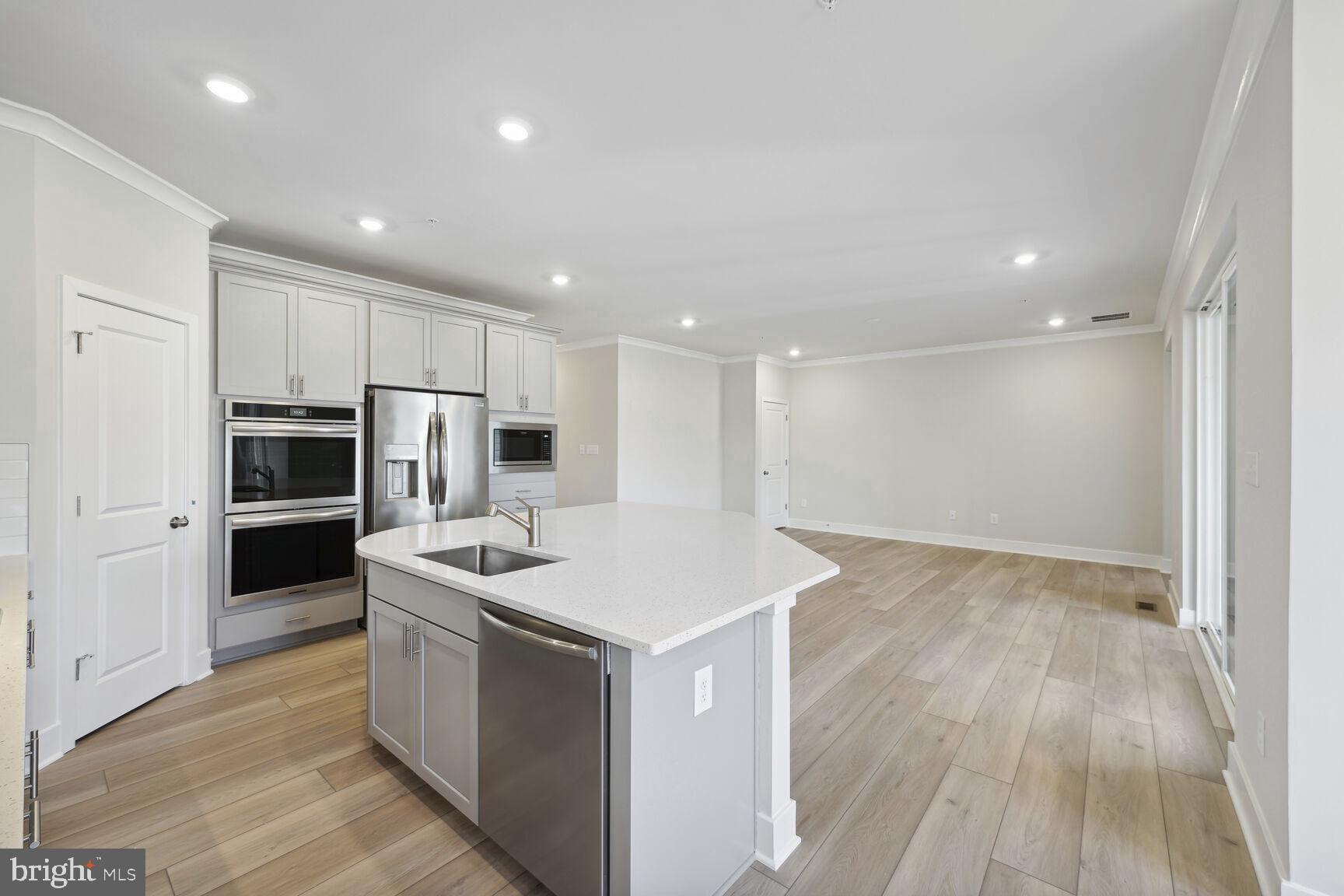 WHITE PLAINS - Residential