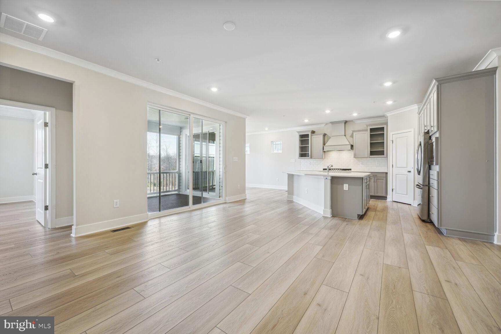 WHITE PLAINS - Residential