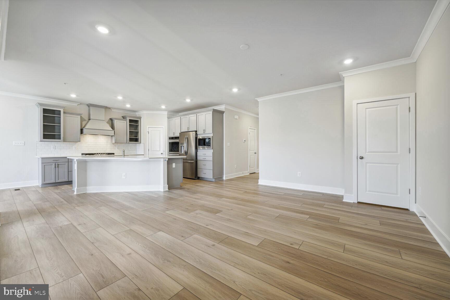 WHITE PLAINS - Residential