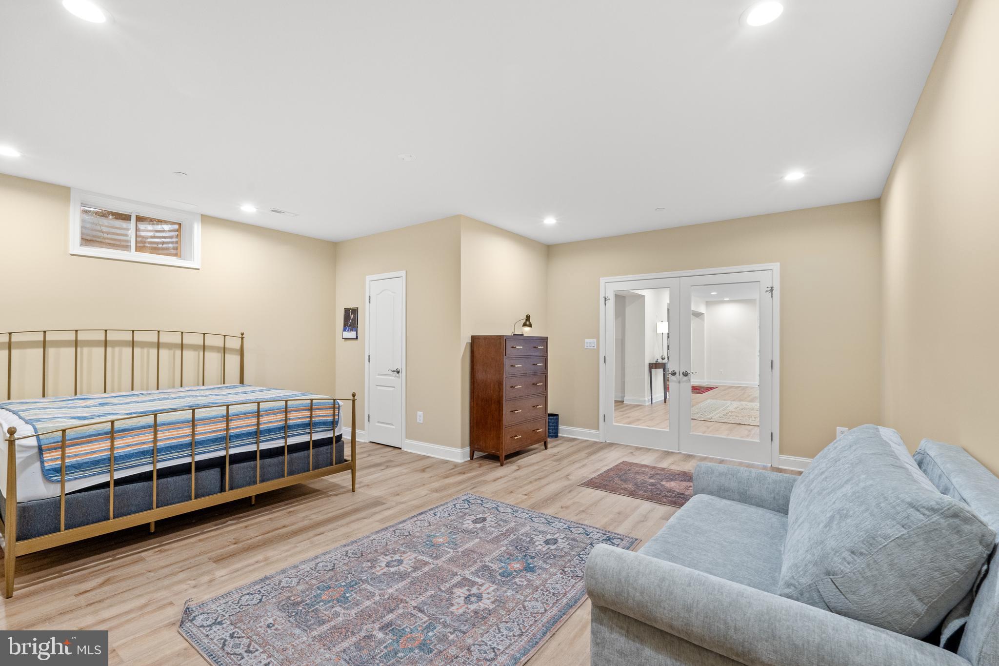 ROCKVILLE HEIGHTS - Residential