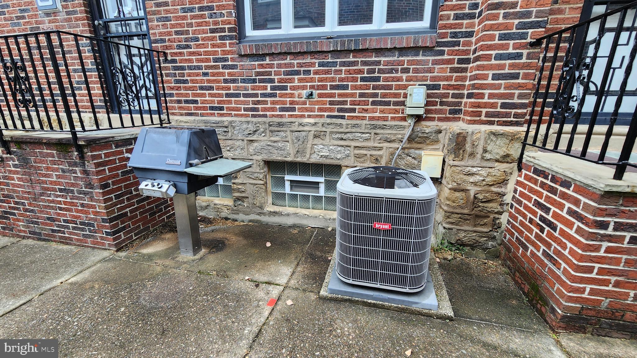 1305 E CARDEZA STREET