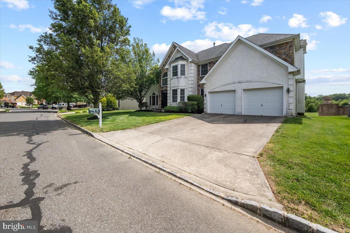 8 SAWGRASS DRIVE