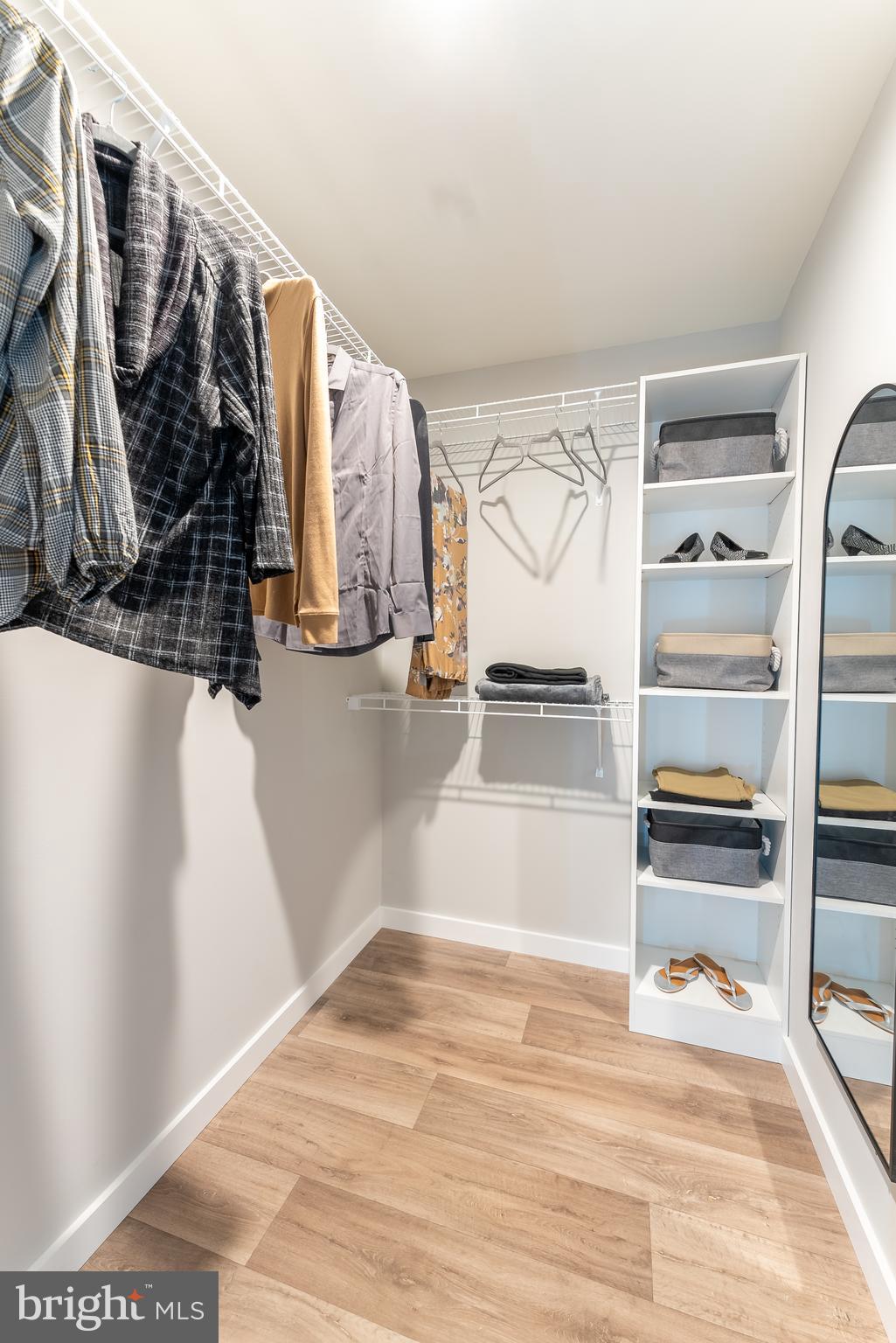 CAPTAIN'S COVE - Residential