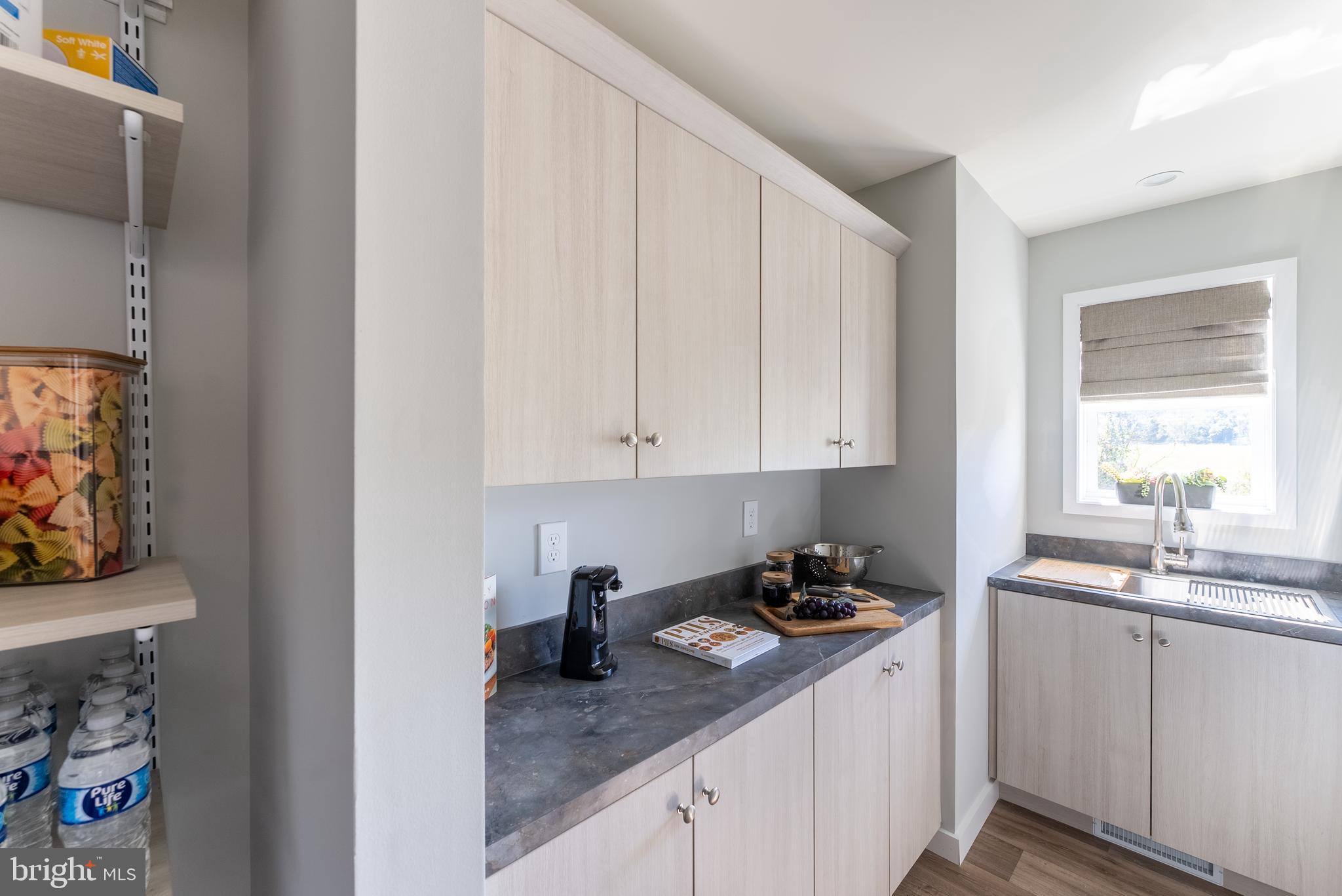 CAPTAIN'S COVE - Residential