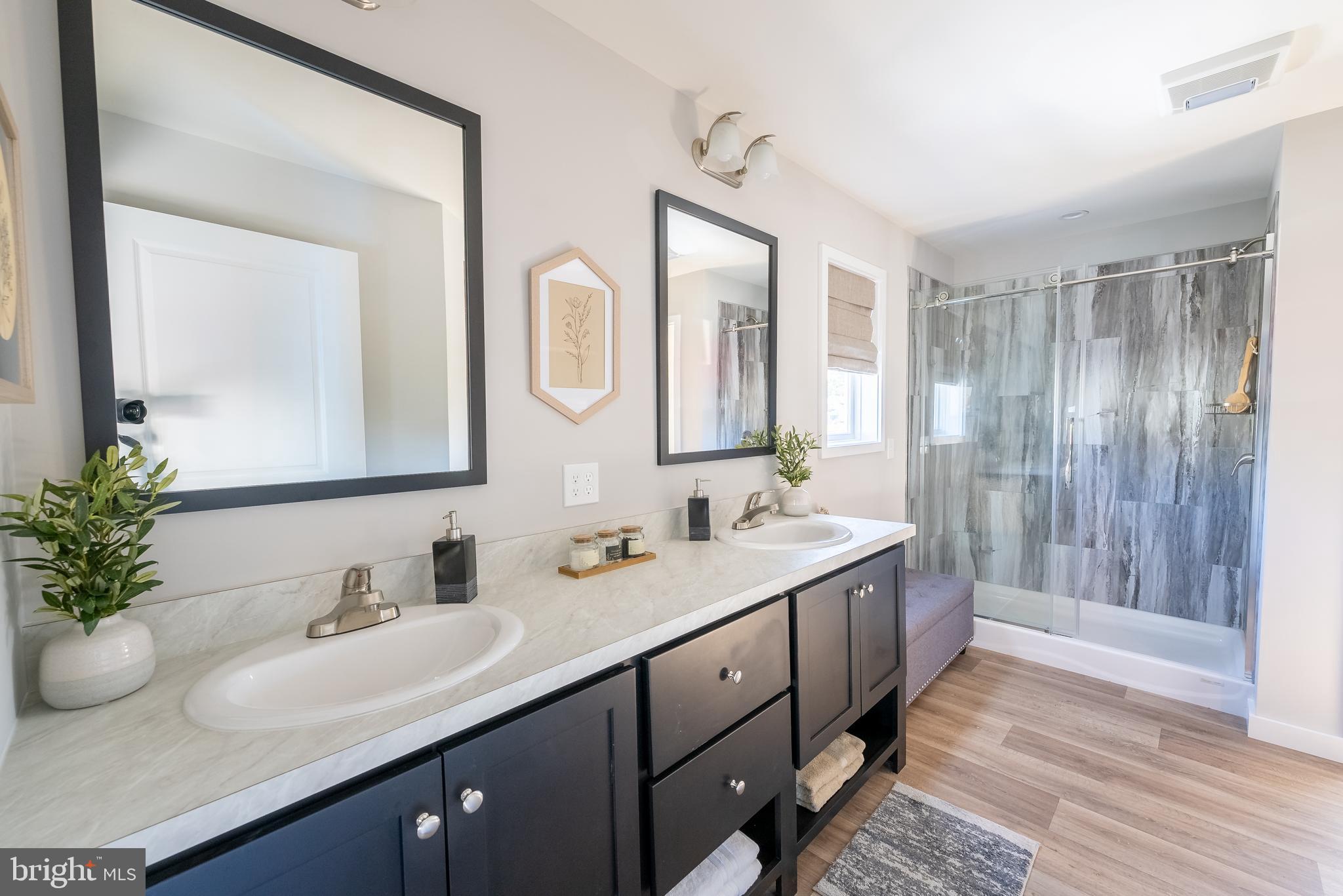 CAPTAIN'S COVE - Residential