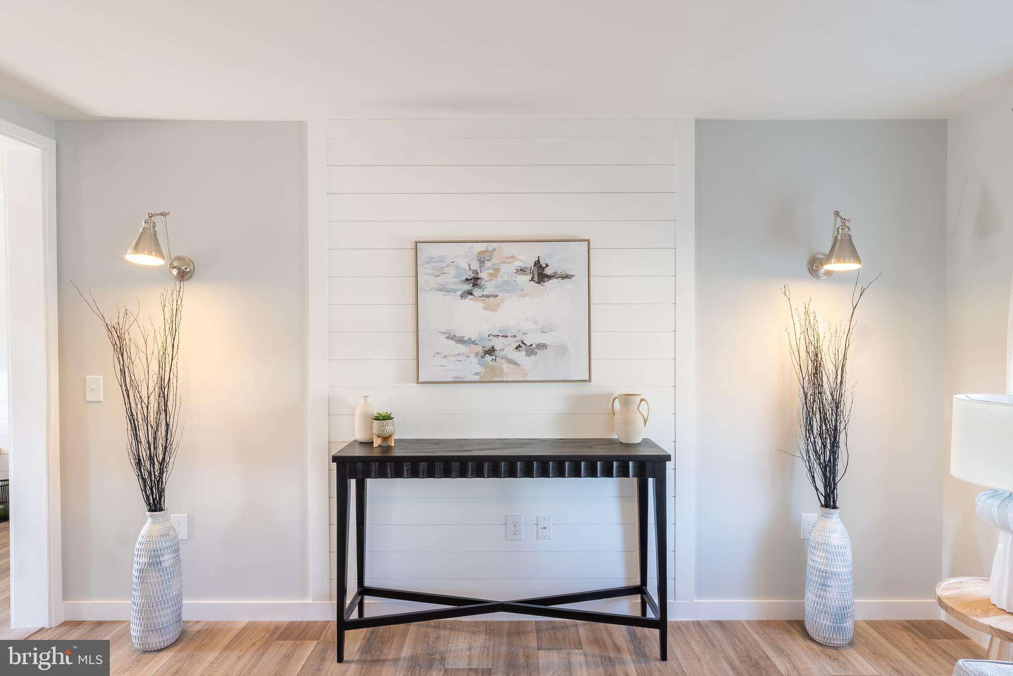 CAPTAIN'S COVE - Residential