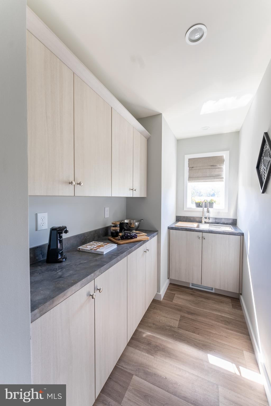 CAPTAIN'S COVE - Residential