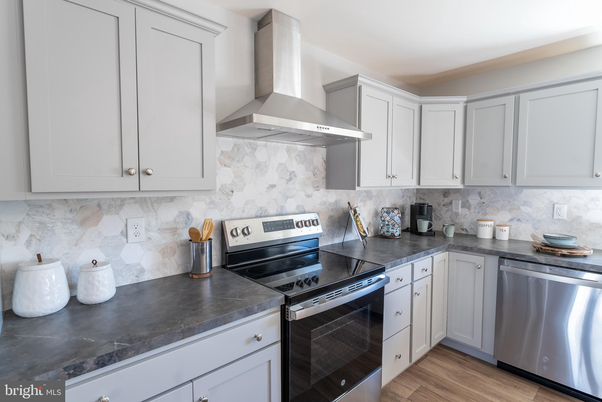 CAPTAIN'S COVE - Residential