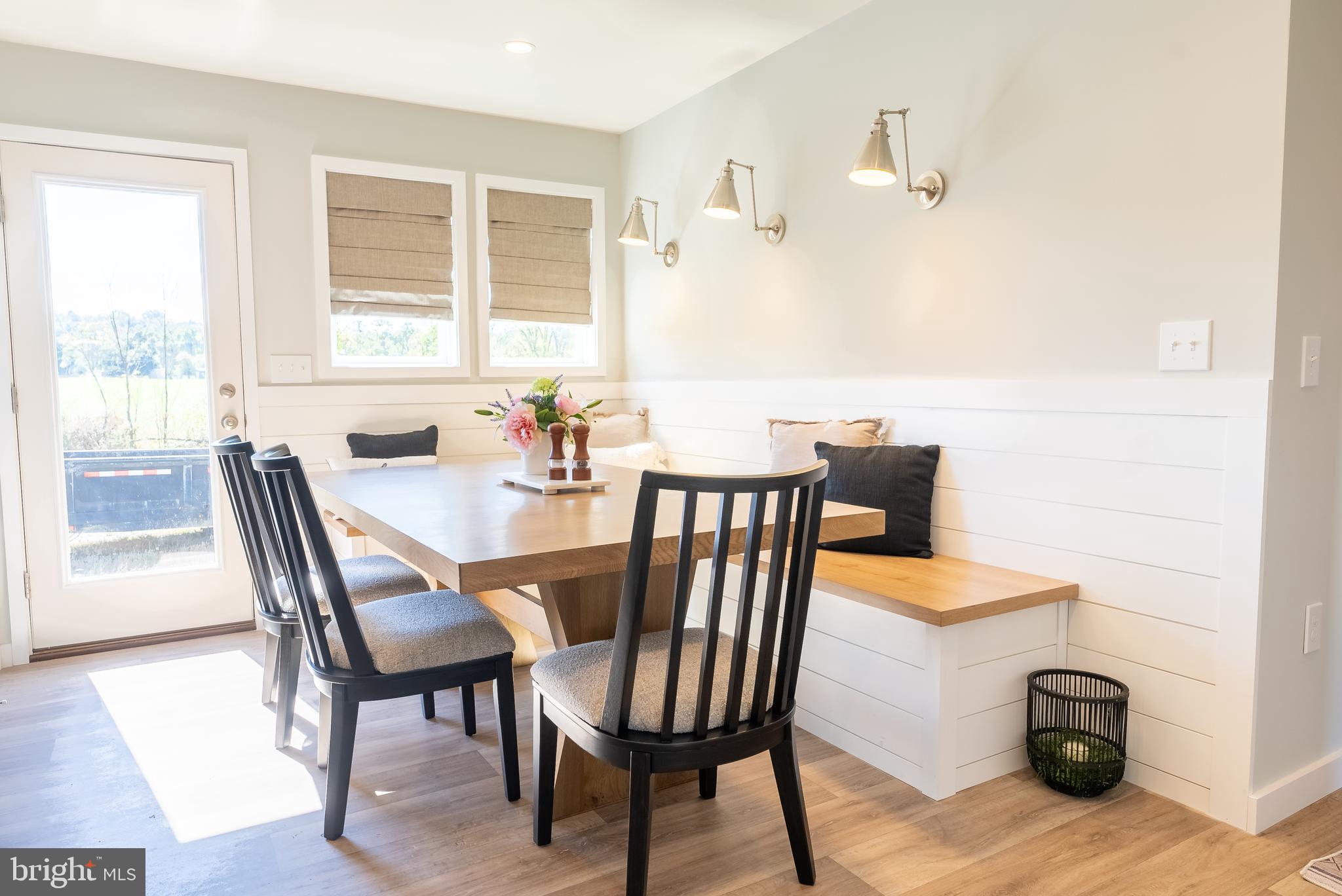 CAPTAIN'S COVE - Residential