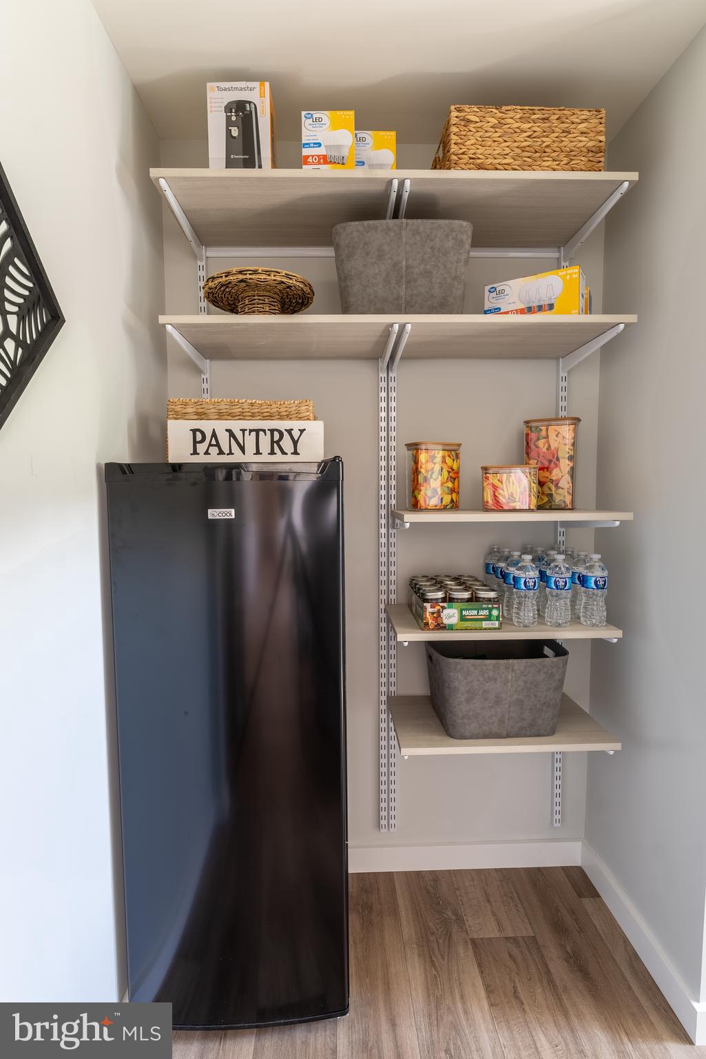 CAPTAIN'S COVE - Residential