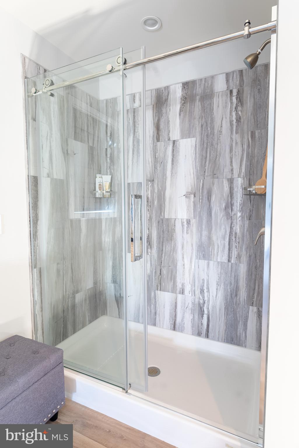 CAPTAIN'S COVE - Residential