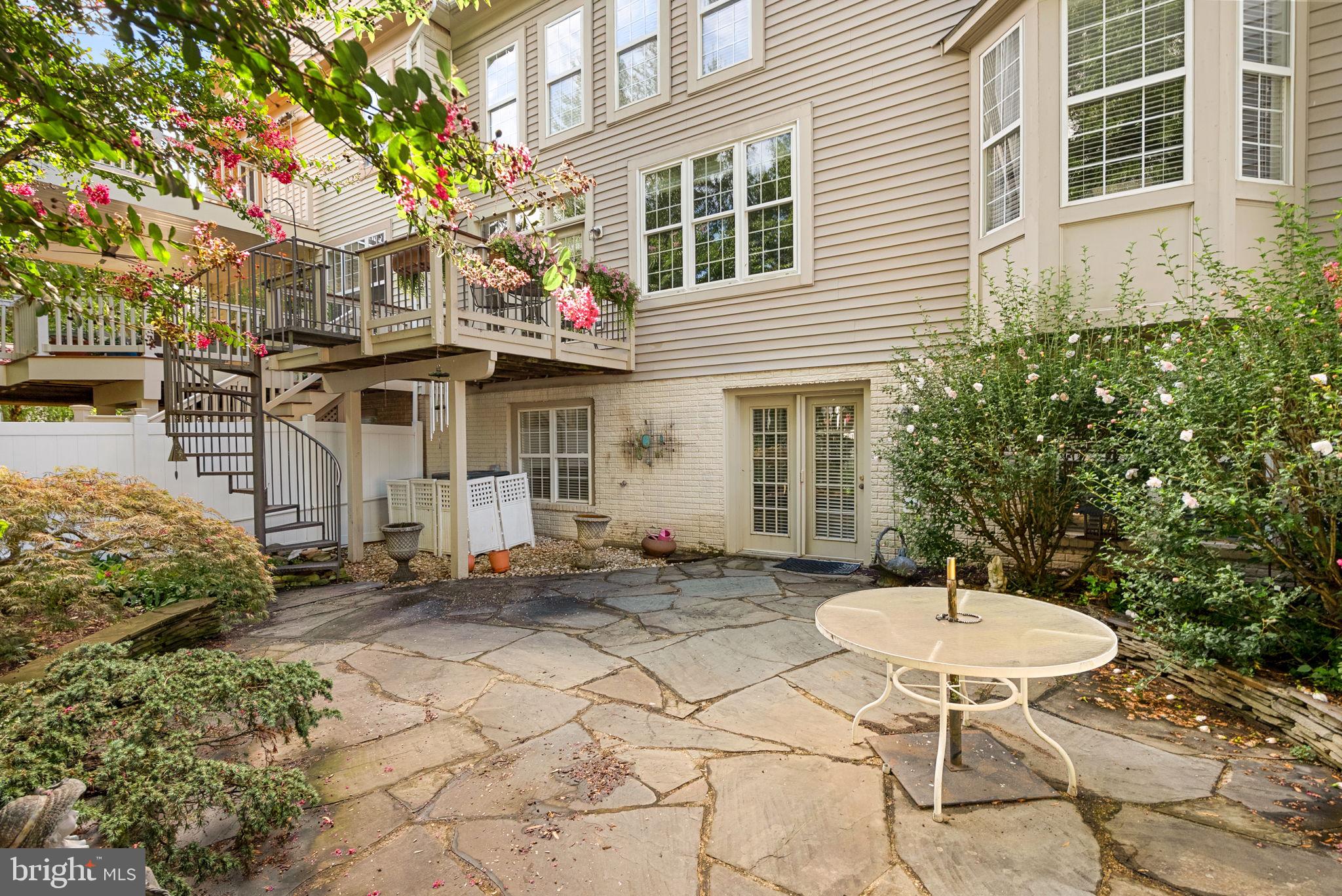 18417 LANIER ISLAND SQUARE
