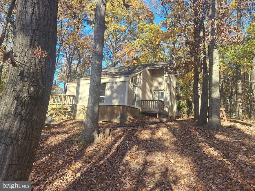 Contemporary  3BR 1,5BA  on 2/3 ac. wooded lot in near Harpers Ferry, soaring great room w/spiral staircase, new high efficiency mini split heat pump, new paved driveway, 2 outbuildings and dog fence area.
Located on Wagon Trail Rd in Keyes Ferry Acres - just 1/2 mi. from community River access