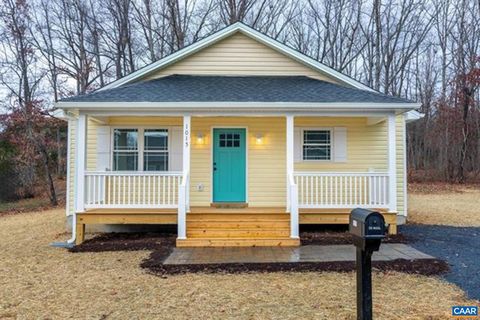 Photo of 1015 Gardner St, WAYNESBORO, VA 22980 (MLS # 676251)