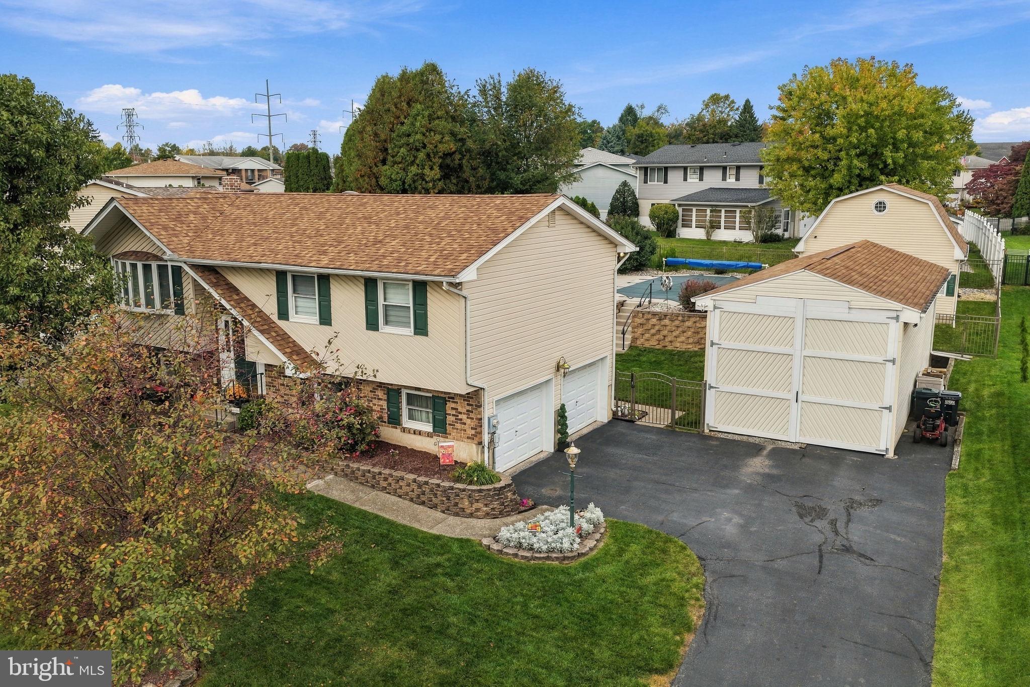 3239 REEVE DRIVE W
