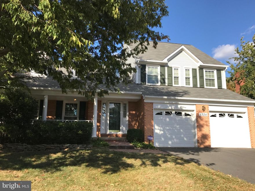 BEAUTIFUL COLONIAL W/LOTS OF LIGHT, OPEN CATHERDAL CEILING IN FOYER & LIVING ROOM. SPACIOUS DIN.RM.W/MOULDING, LG. FAM. RM.W/FRPL. UPGRADED CHERRY CABINETS IN KITCHEN WITH GRANITE COUNTERS &  SS APPL, CUSTOM BKCASES, MSTER BDR W/CATHERDAL CEILING, LUXURY MBA W/SOAKING TUB & SKYLIGHT, FIN. LW. LEV. W/BERBER & POSSIBLE BEDROOM. BONUS: CUSTOM DECK, PATIO, FENCED YARD, LARGER GARAGE, VERY WELL KEPT