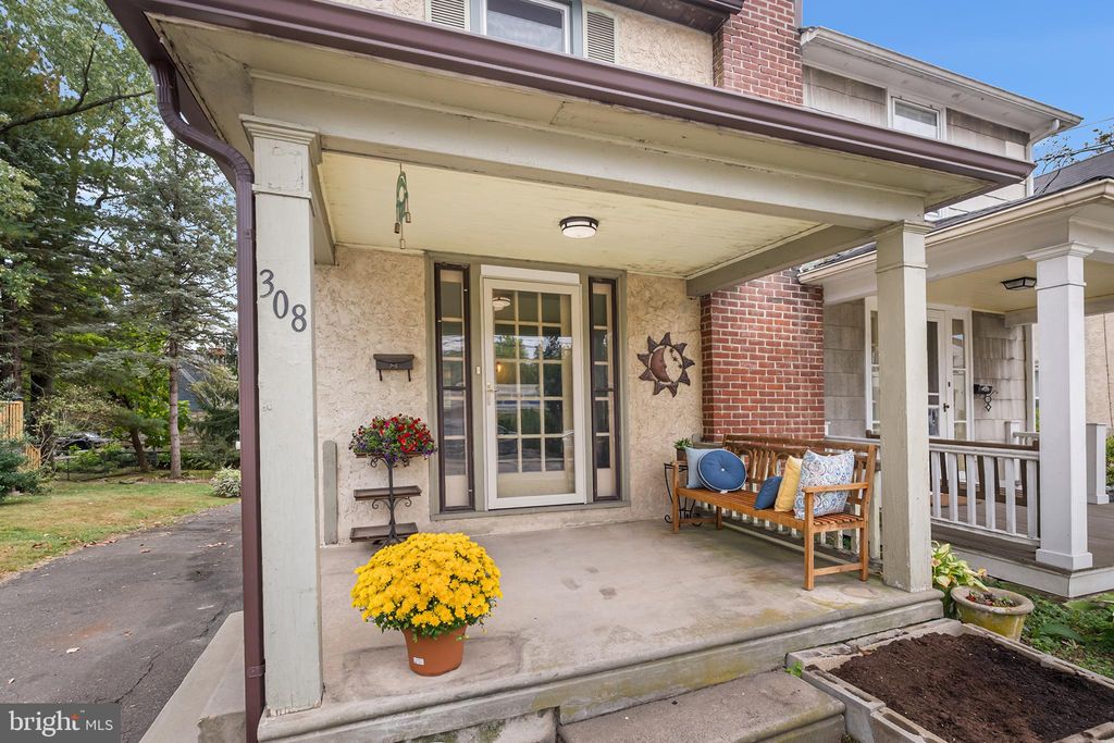 Photo of 308 W Glenside Avenue, GLENSIDE, PA 19038 (MLS # PAMC2158126)