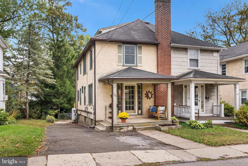 Photo of 308 W Glenside Avenue, GLENSIDE, PA 19038 (MLS # PAMC2158126)