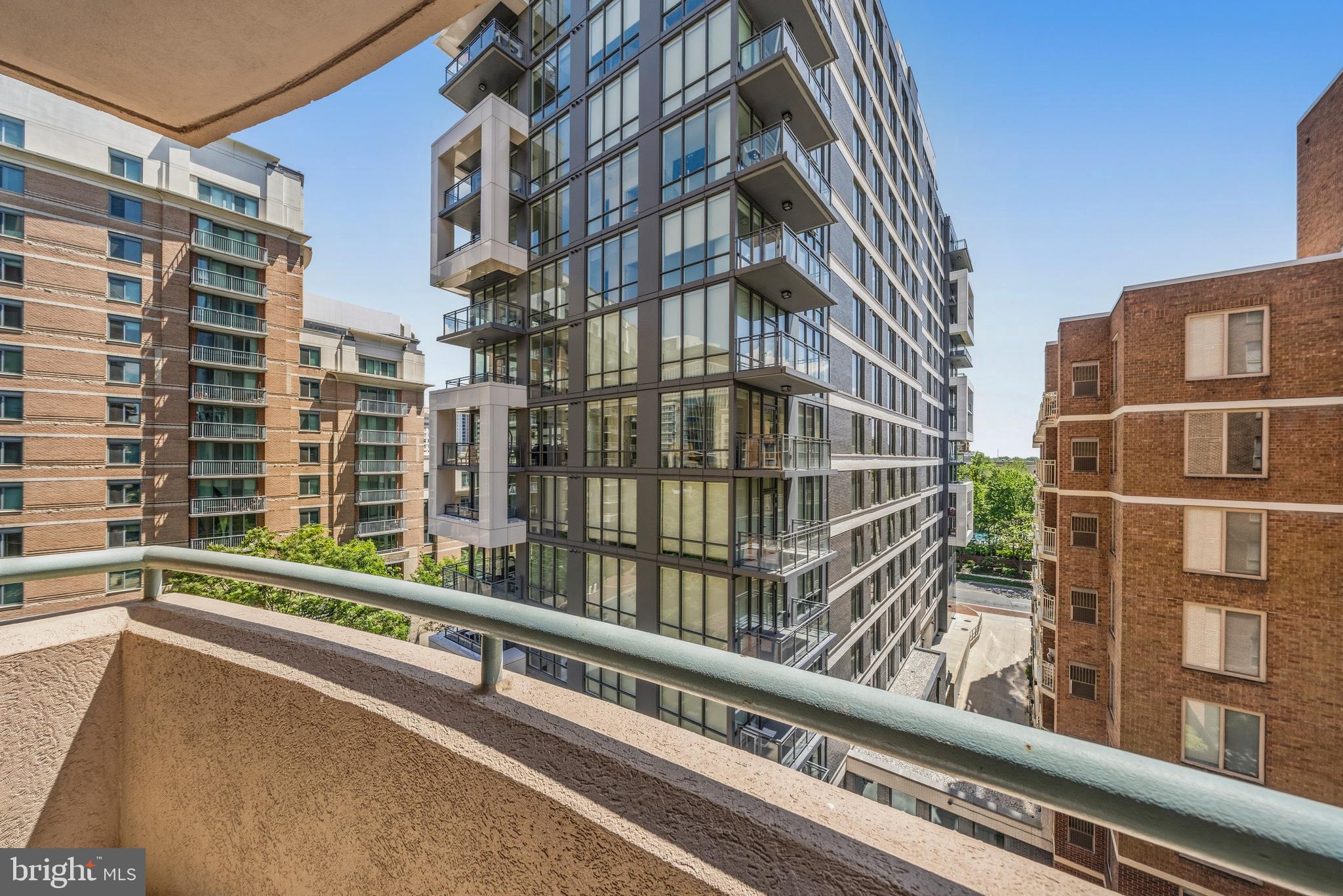 THE CHRISTOPHER - Residential