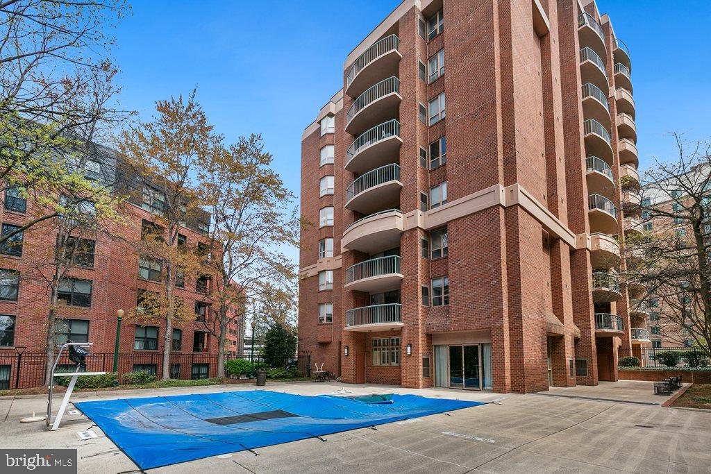 THE CHRISTOPHER - Residential
