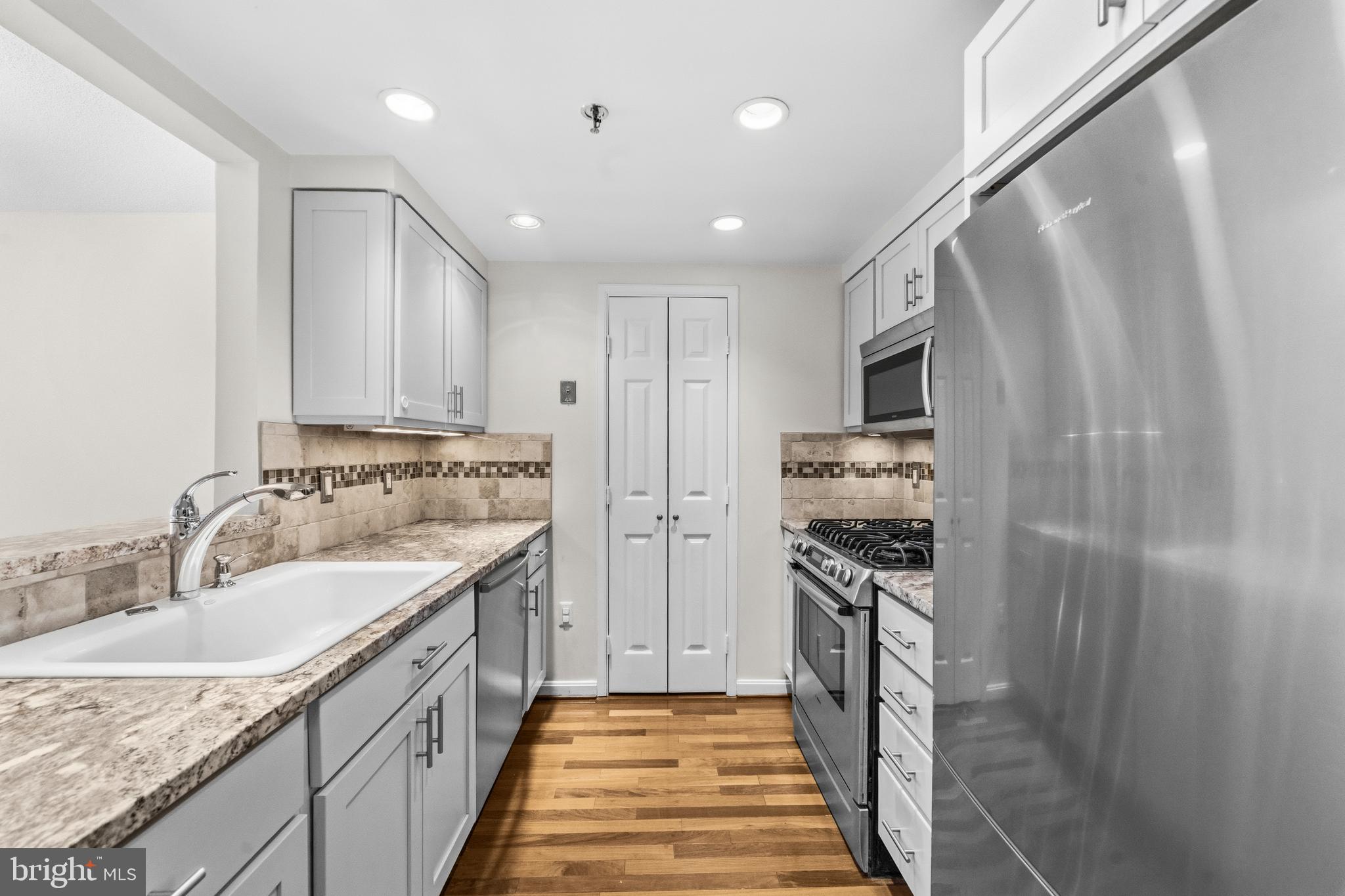 THE CHRISTOPHER - Residential