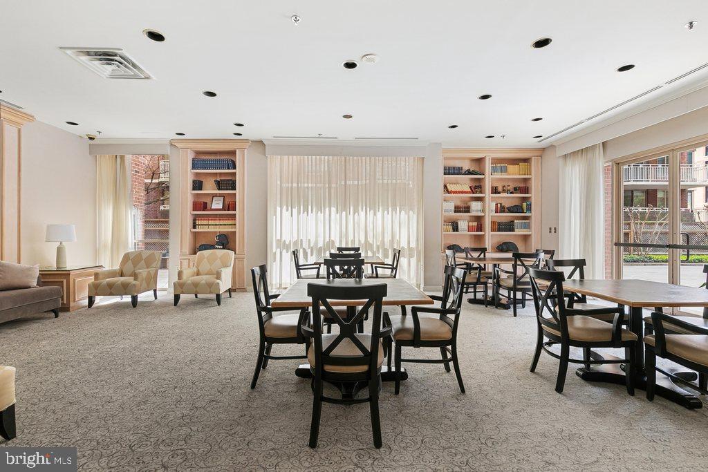 THE CHRISTOPHER - Residential