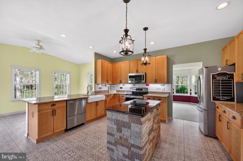Tiny photo for 983 Files Cross Road, MARTINSBURG, WV 25404 (MLS # WVBE2050948)
