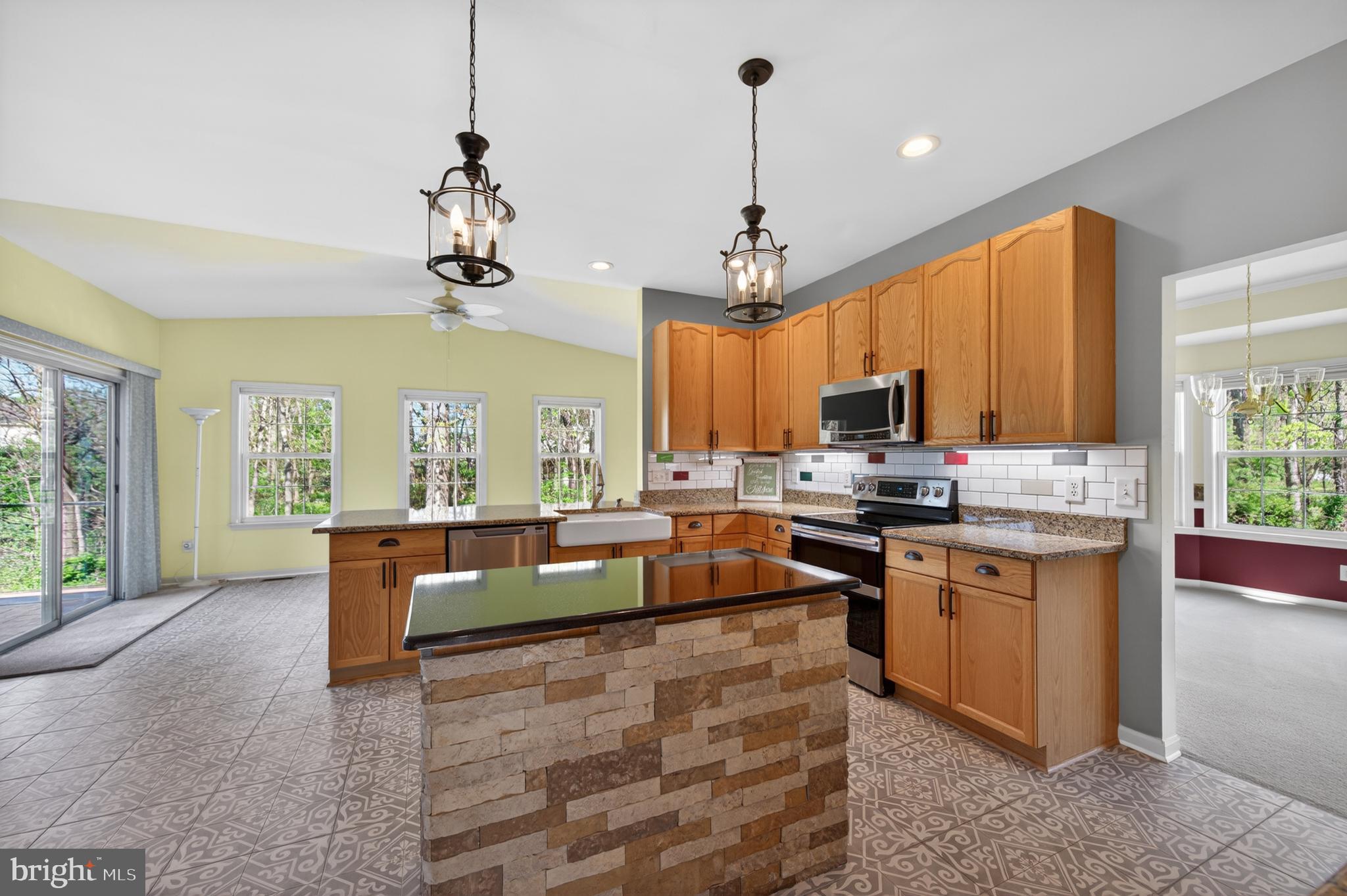 FIELDSTONE - Residential