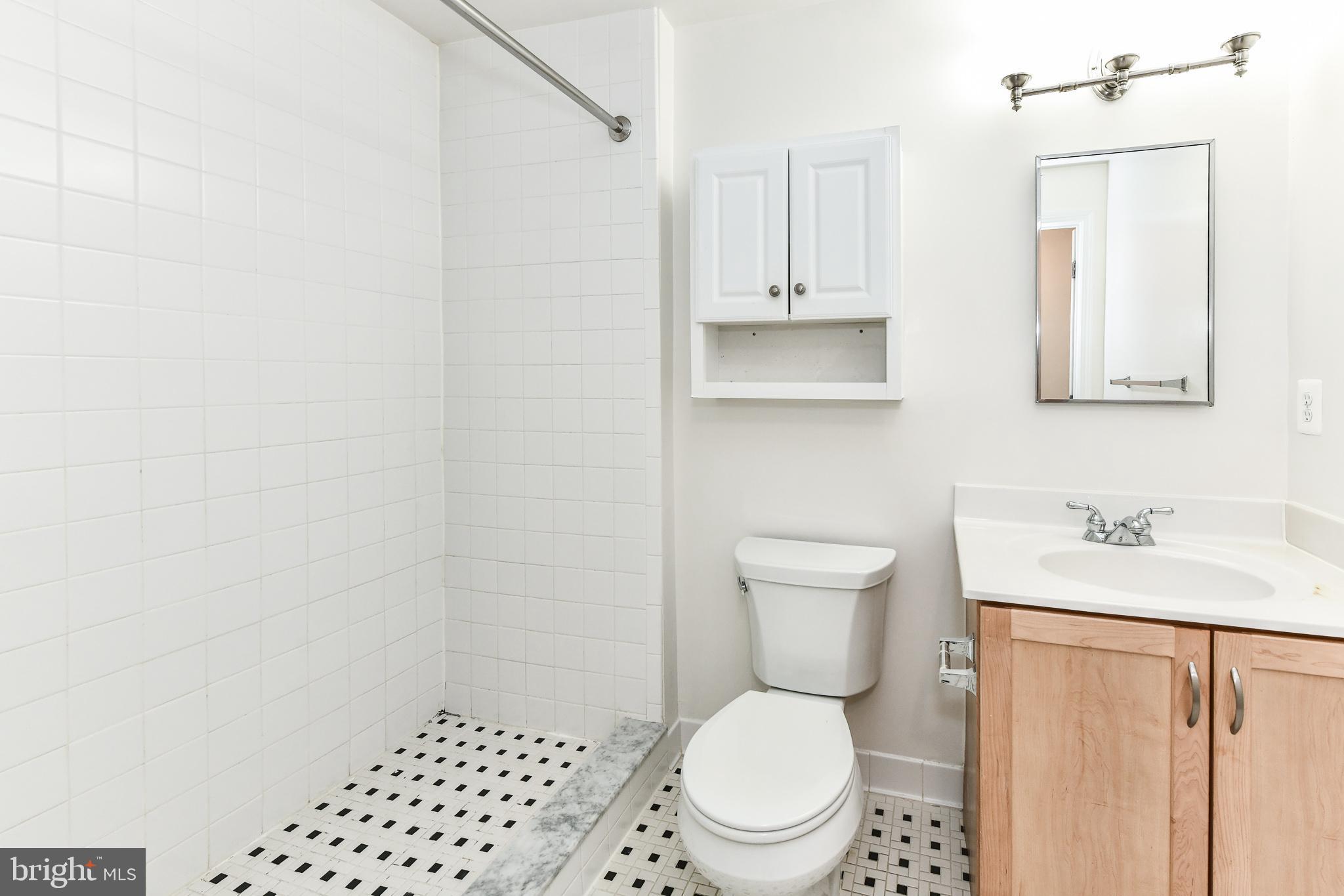 GATEHOUSE CONDOMINIUM - Residential Lease