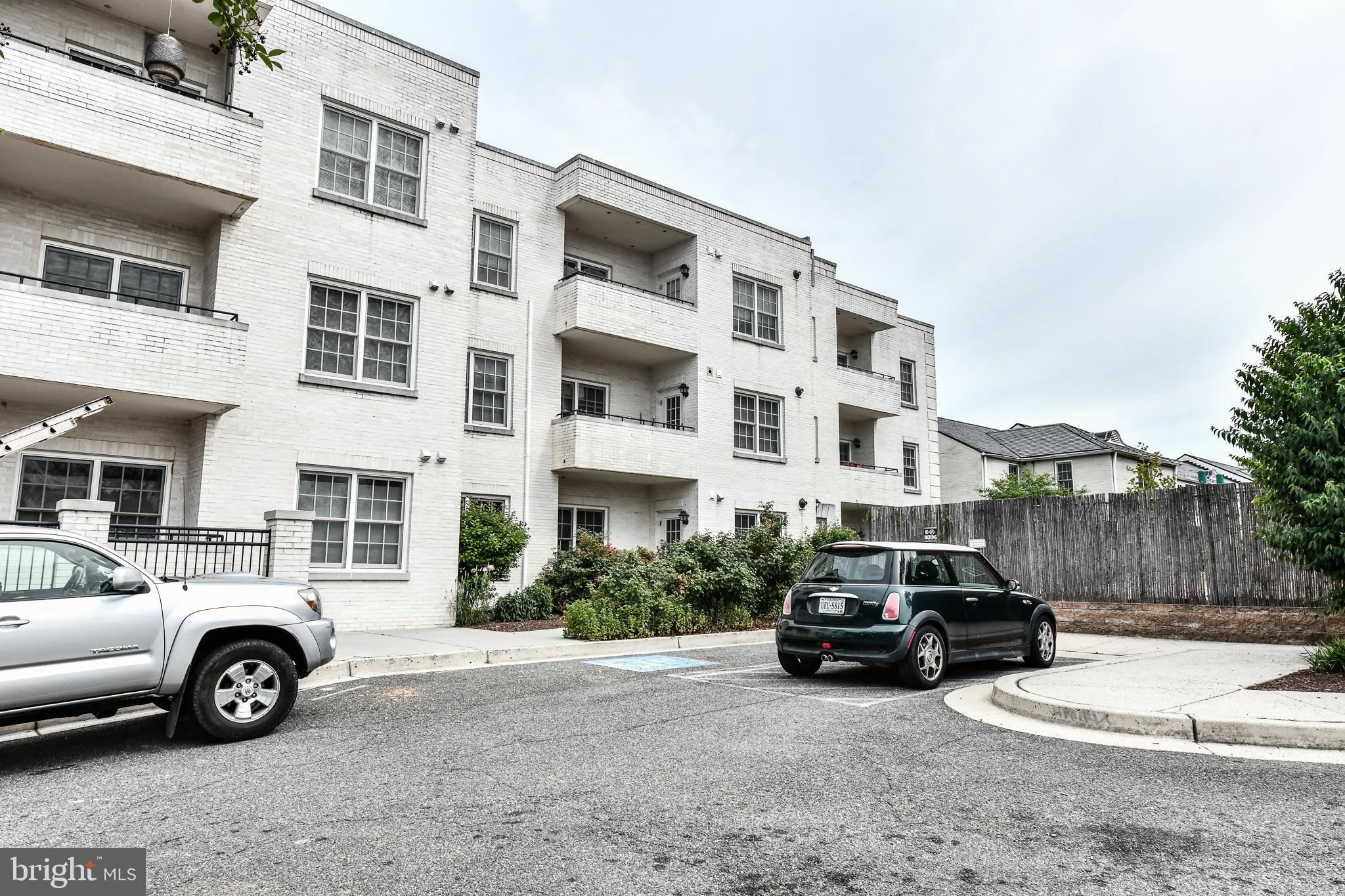 GATEHOUSE CONDOMINIUM - Residential Lease