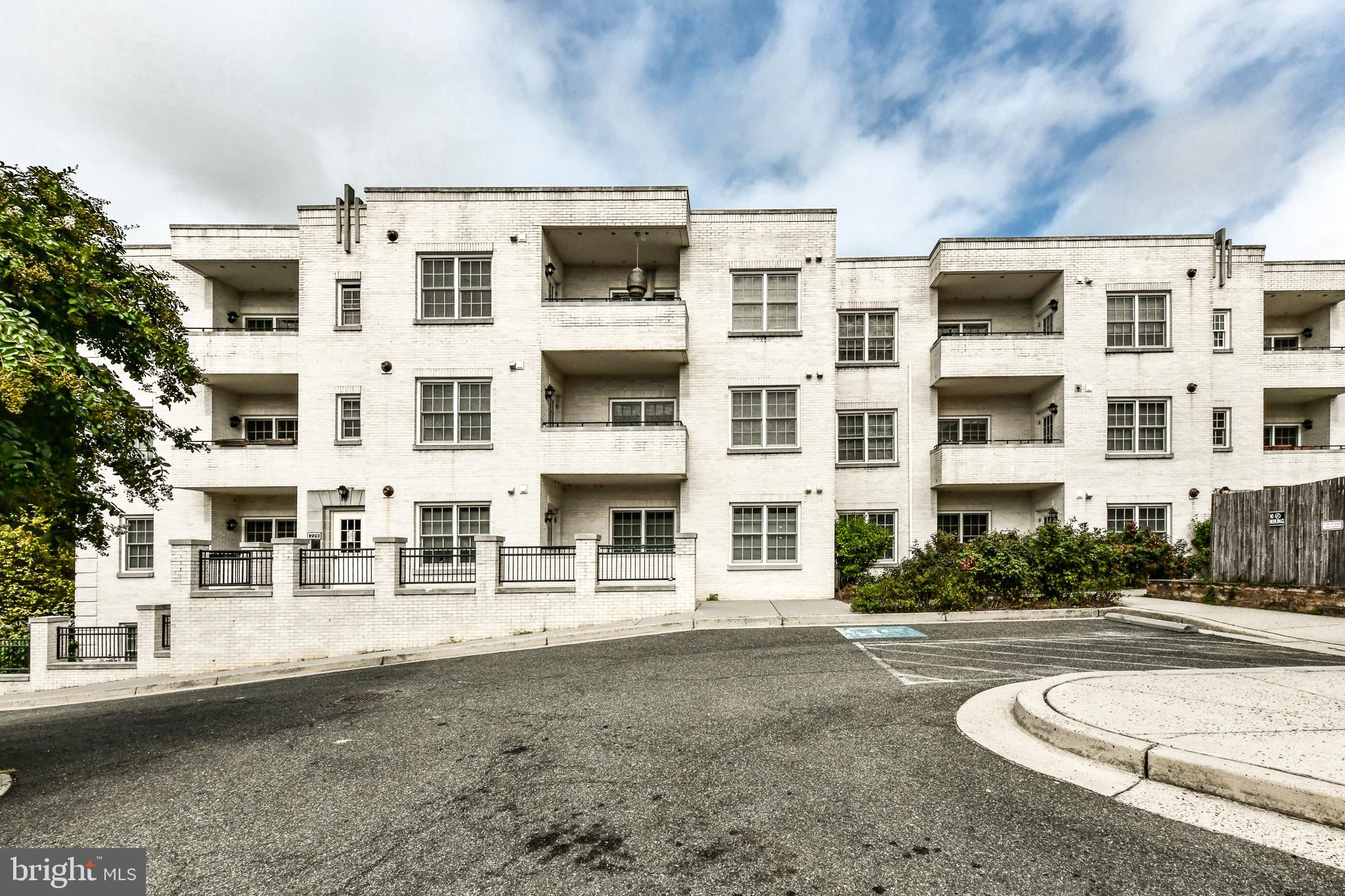 GATEHOUSE CONDOMINIUM - Residential Lease