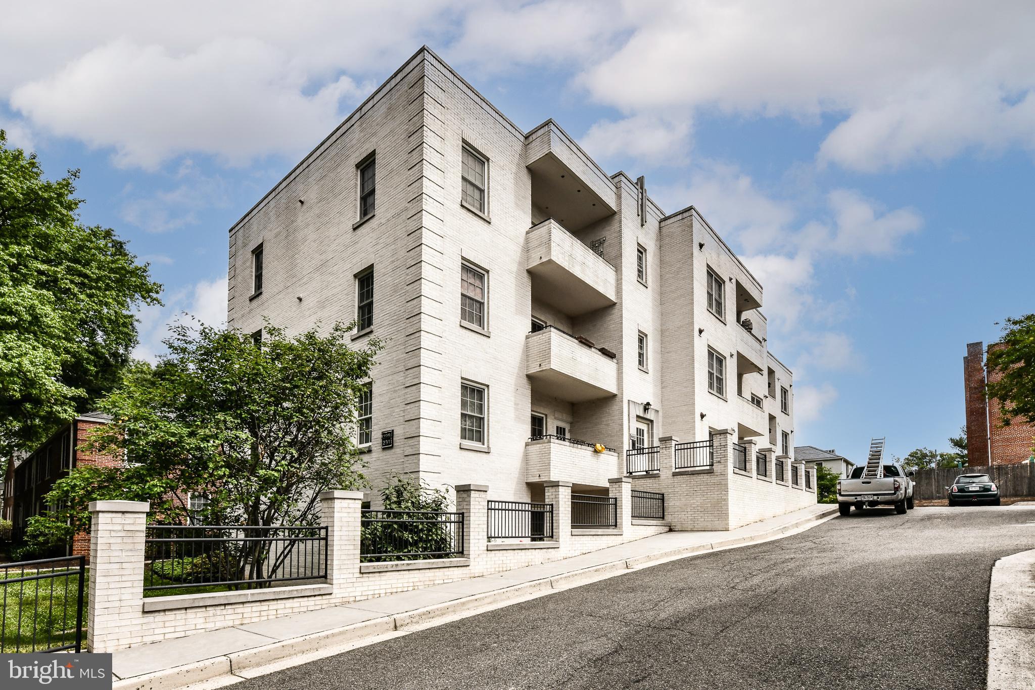 GATEHOUSE CONDOMINIUM - Residential Lease