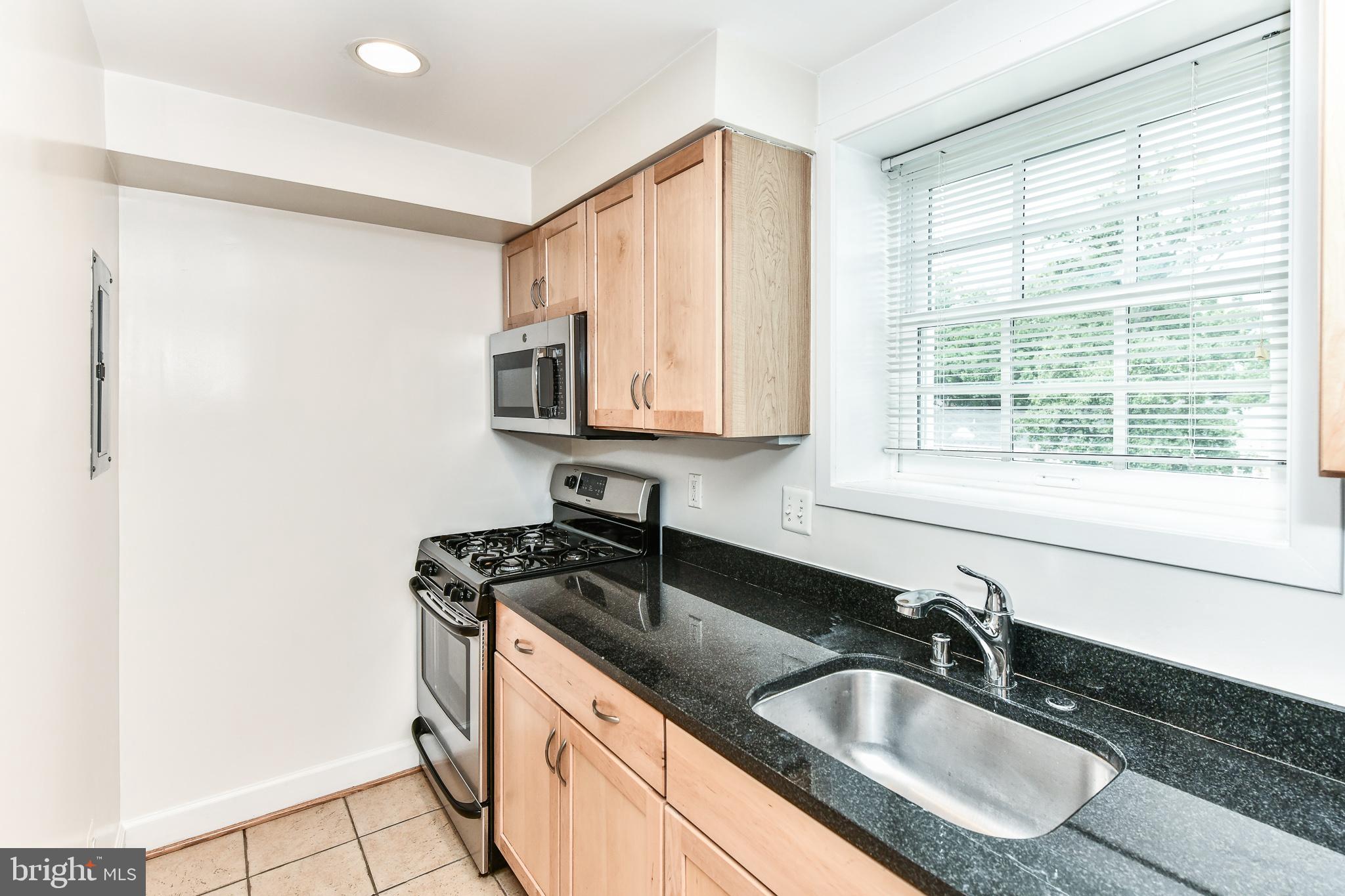 GATEHOUSE CONDOMINIUM - Residential Lease