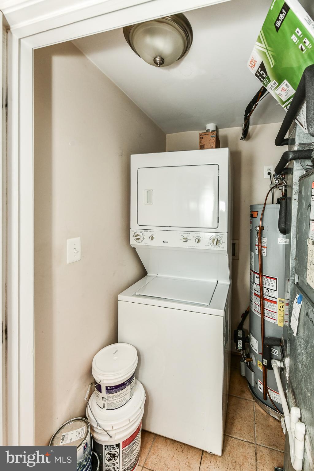 GATEHOUSE CONDOMINIUM - Residential Lease