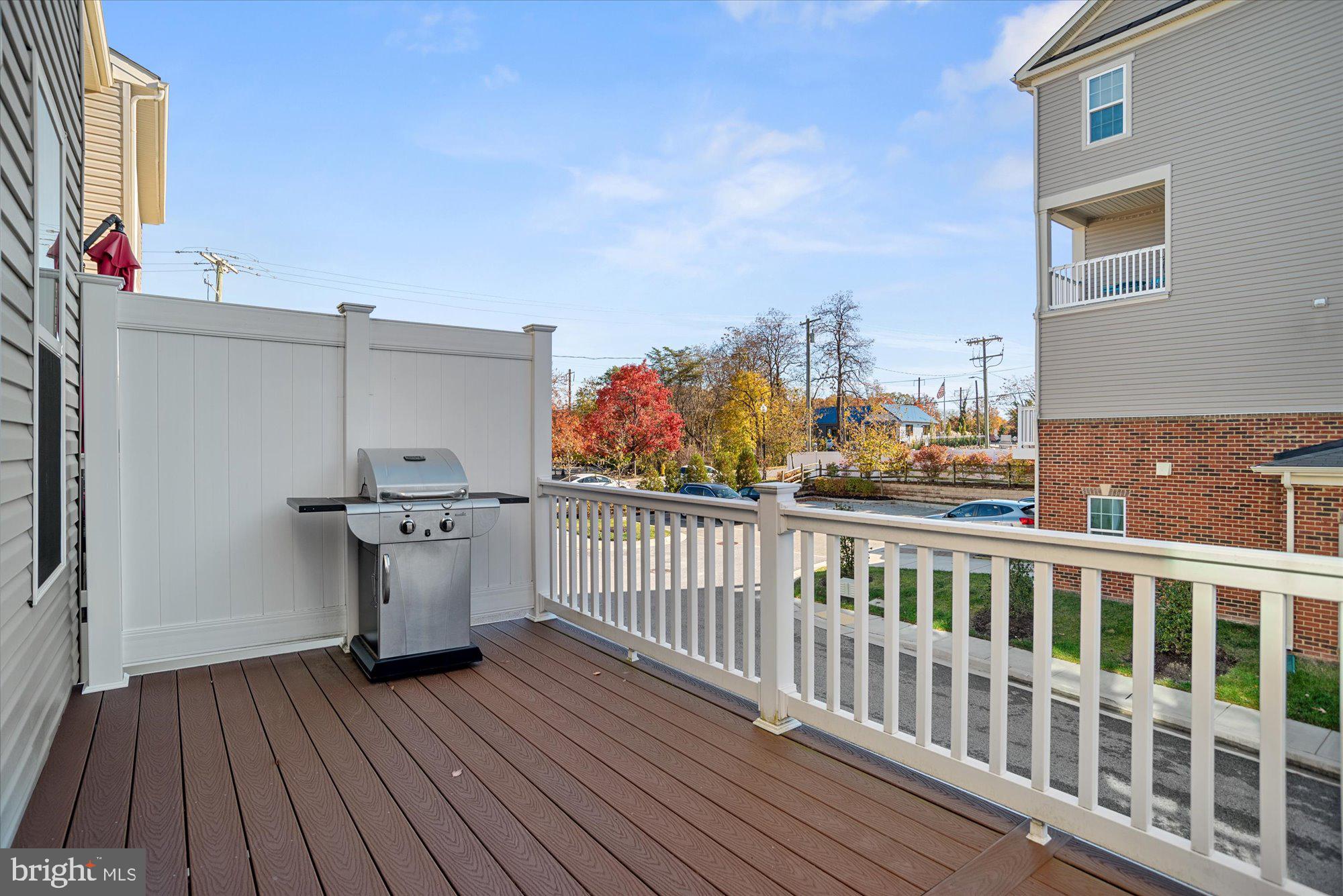 TOWN CENTER COMMONS - Residential