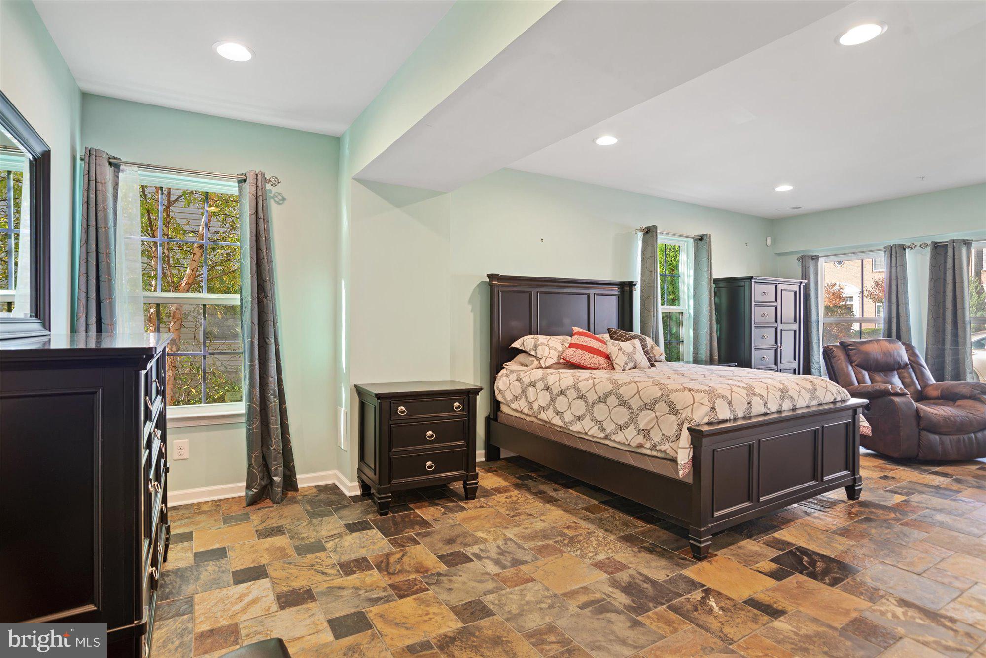 TOWN CENTER COMMONS - Residential