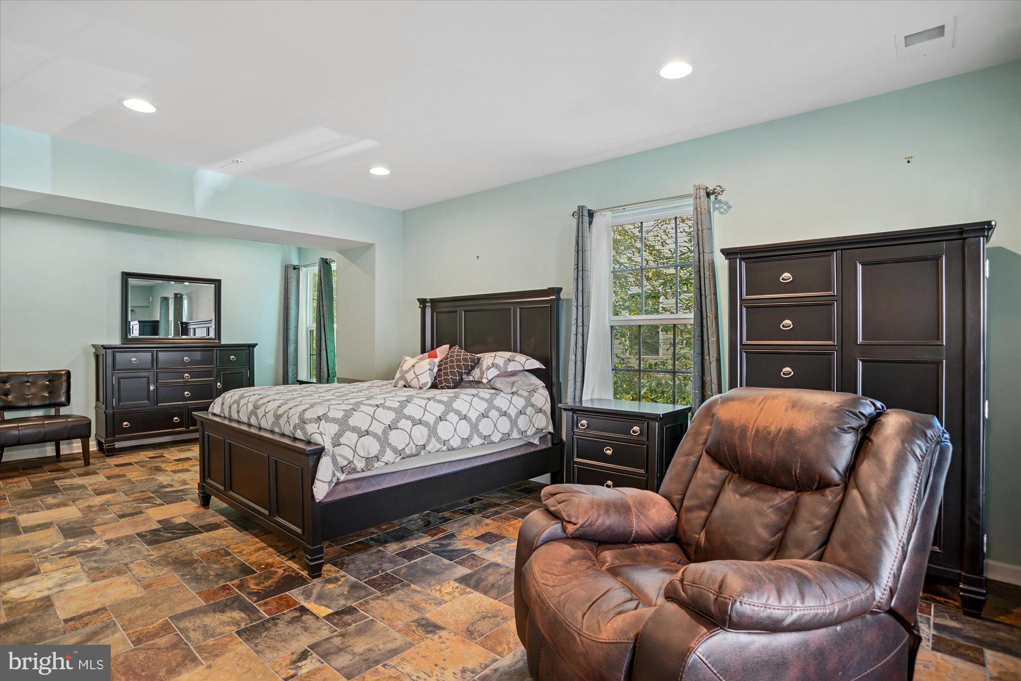 TOWN CENTER COMMONS - Residential