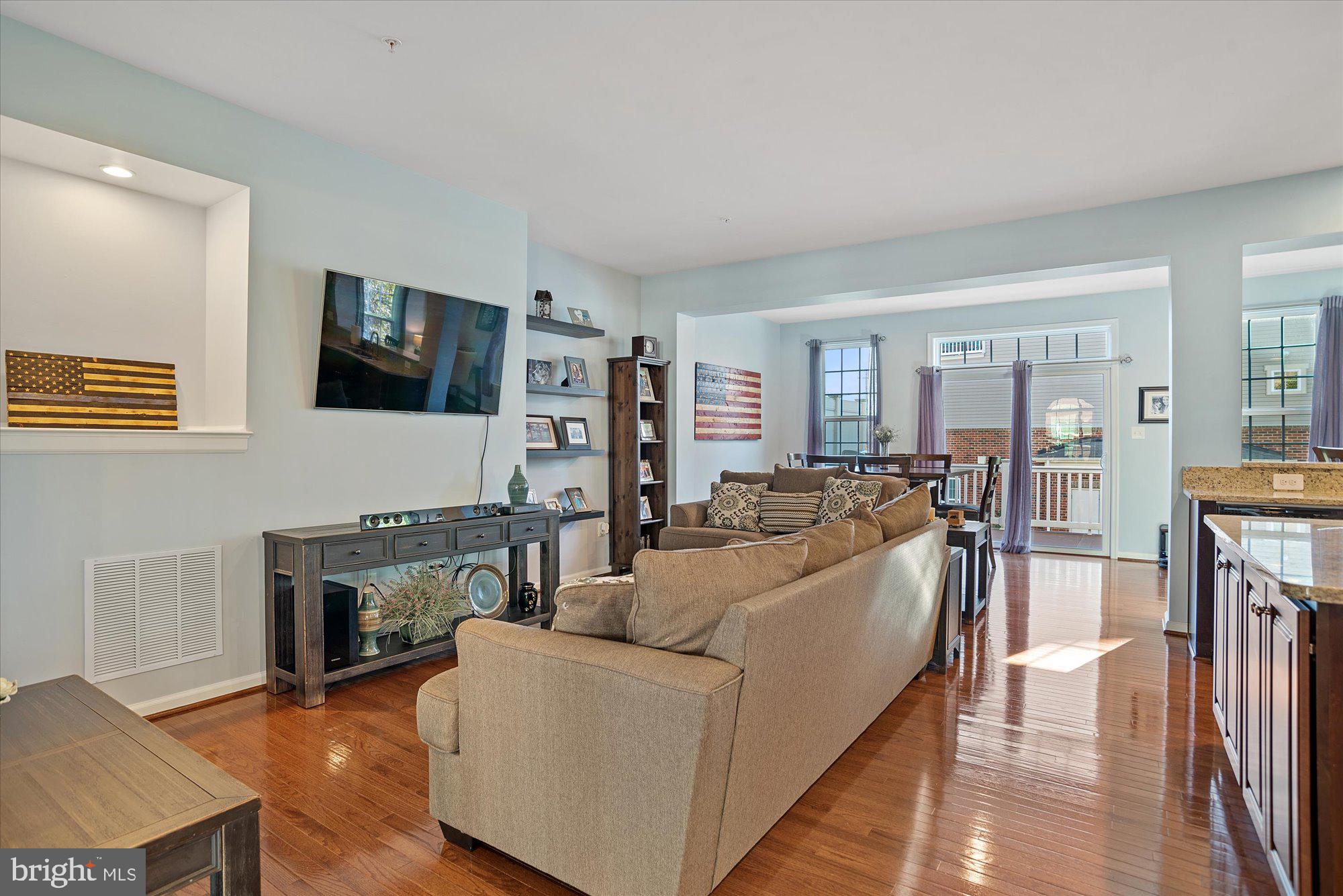 TOWN CENTER COMMONS - Residential