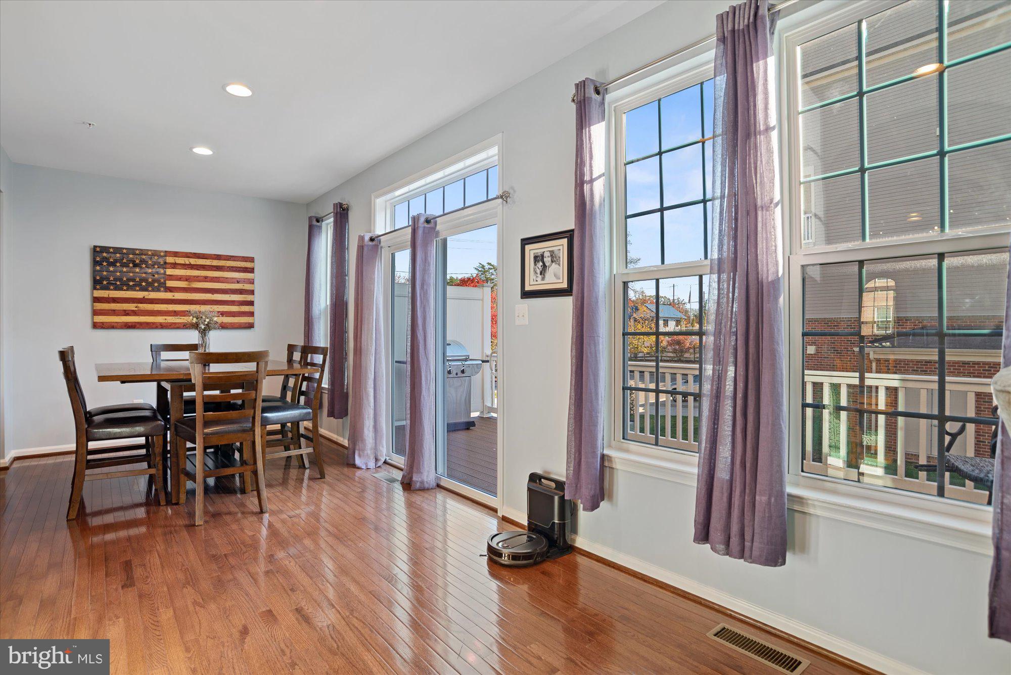 TOWN CENTER COMMONS - Residential