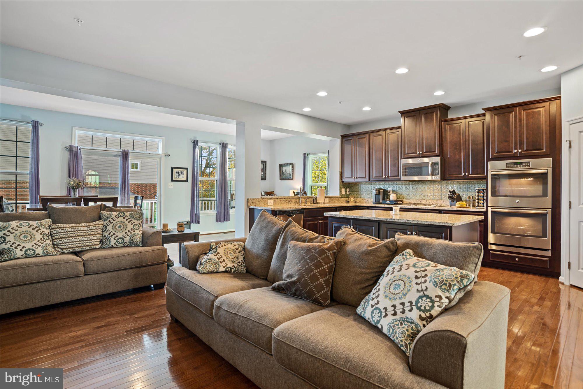 TOWN CENTER COMMONS - Residential